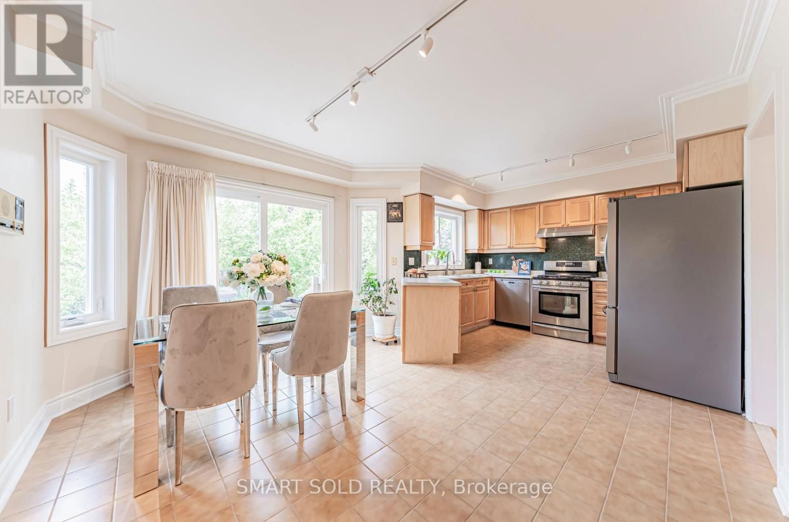 141 LARRATT LANE Image 19