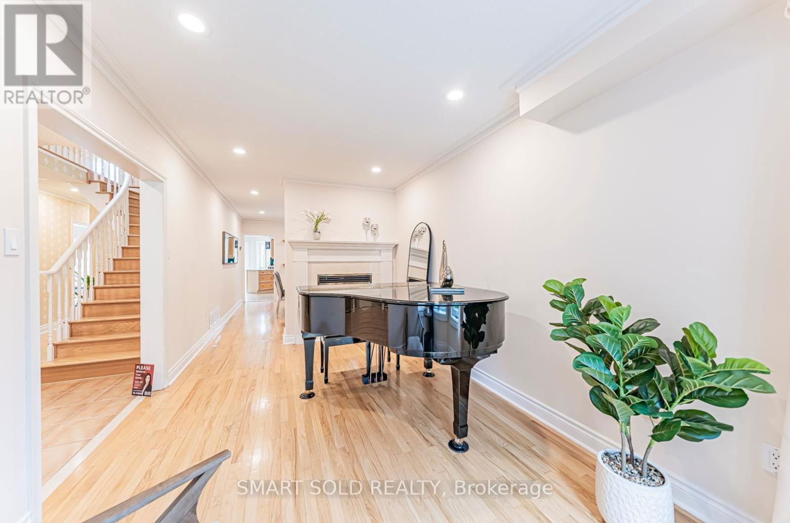 141 LARRATT LANE Image 7