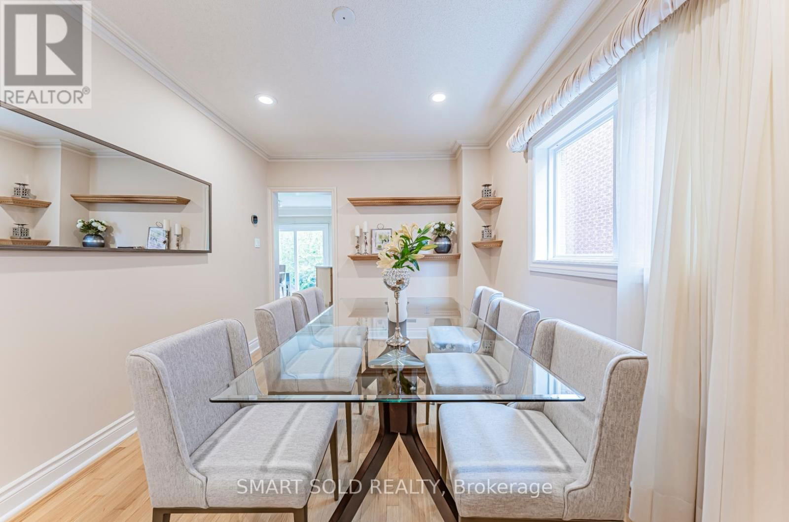 141 LARRATT LANE Image 9