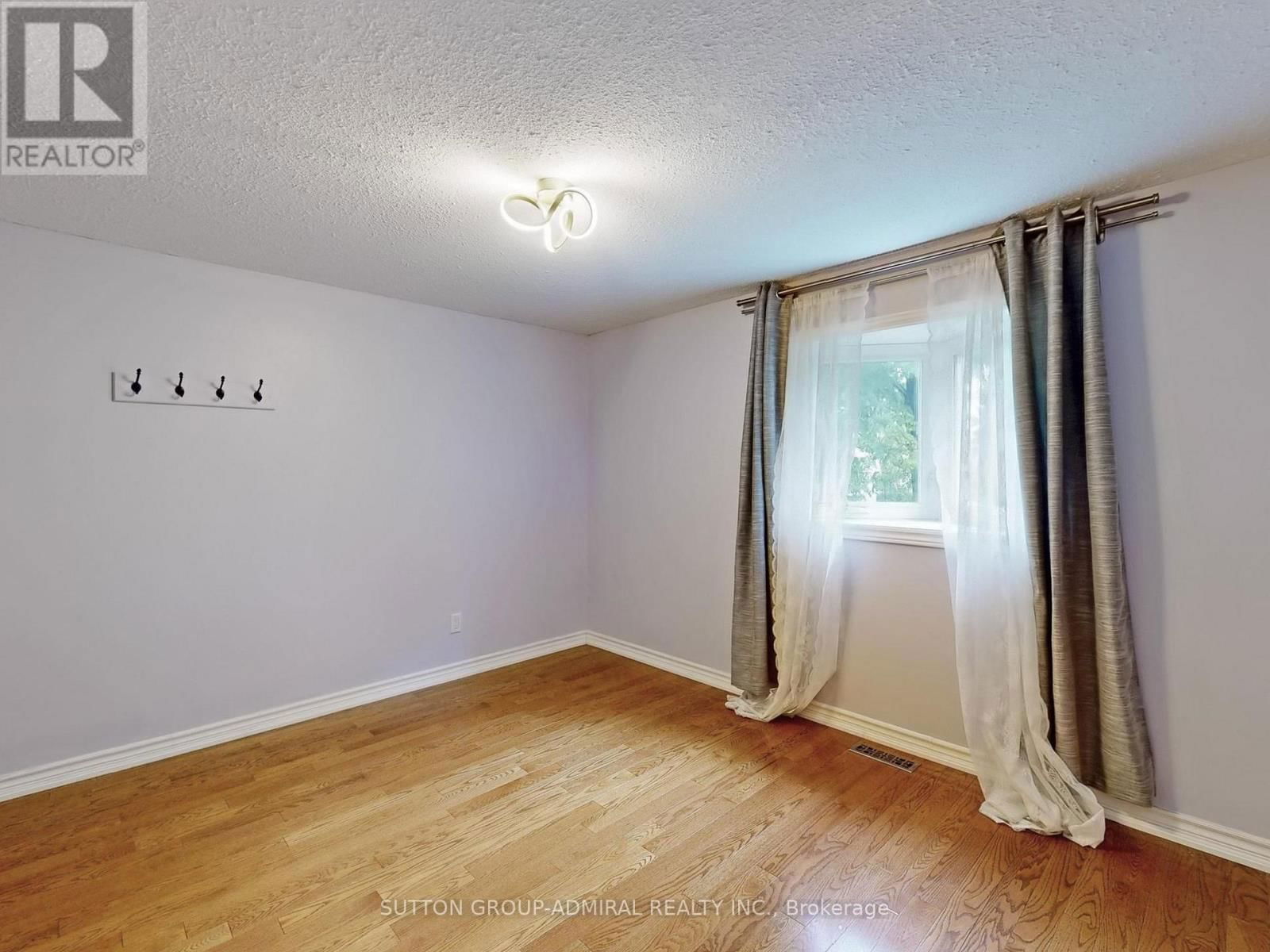 57 PETER ANDREW CRESCENT Image 34