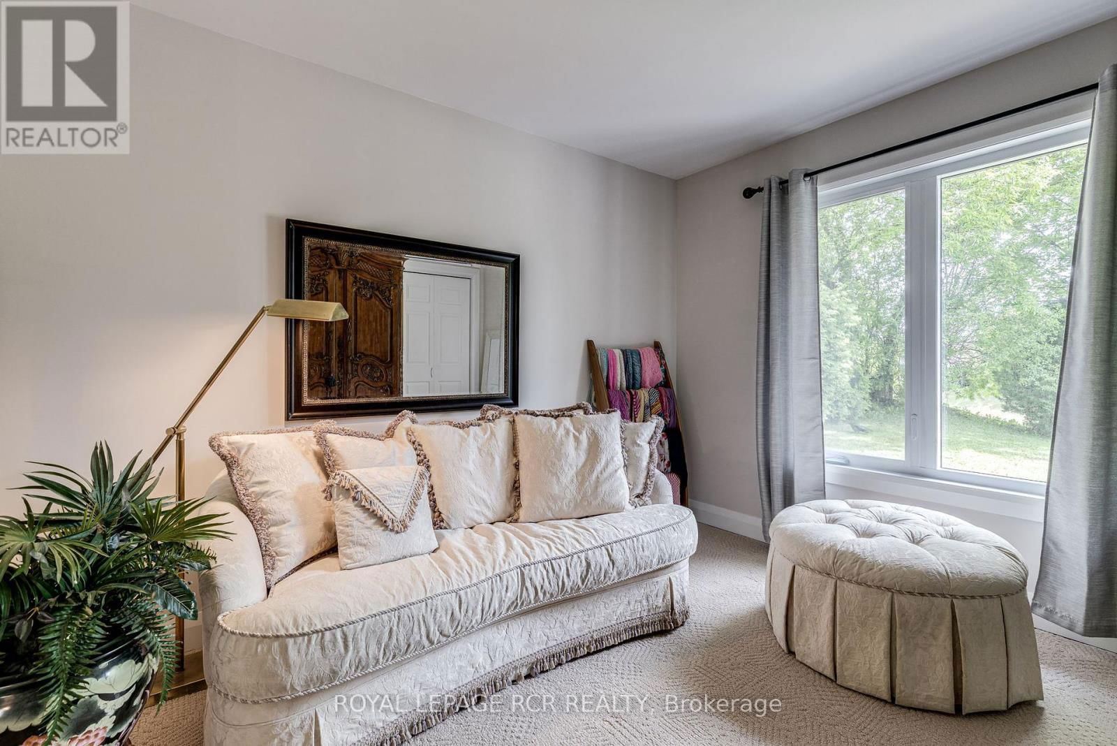 1 LORMIK DRIVE Image 16