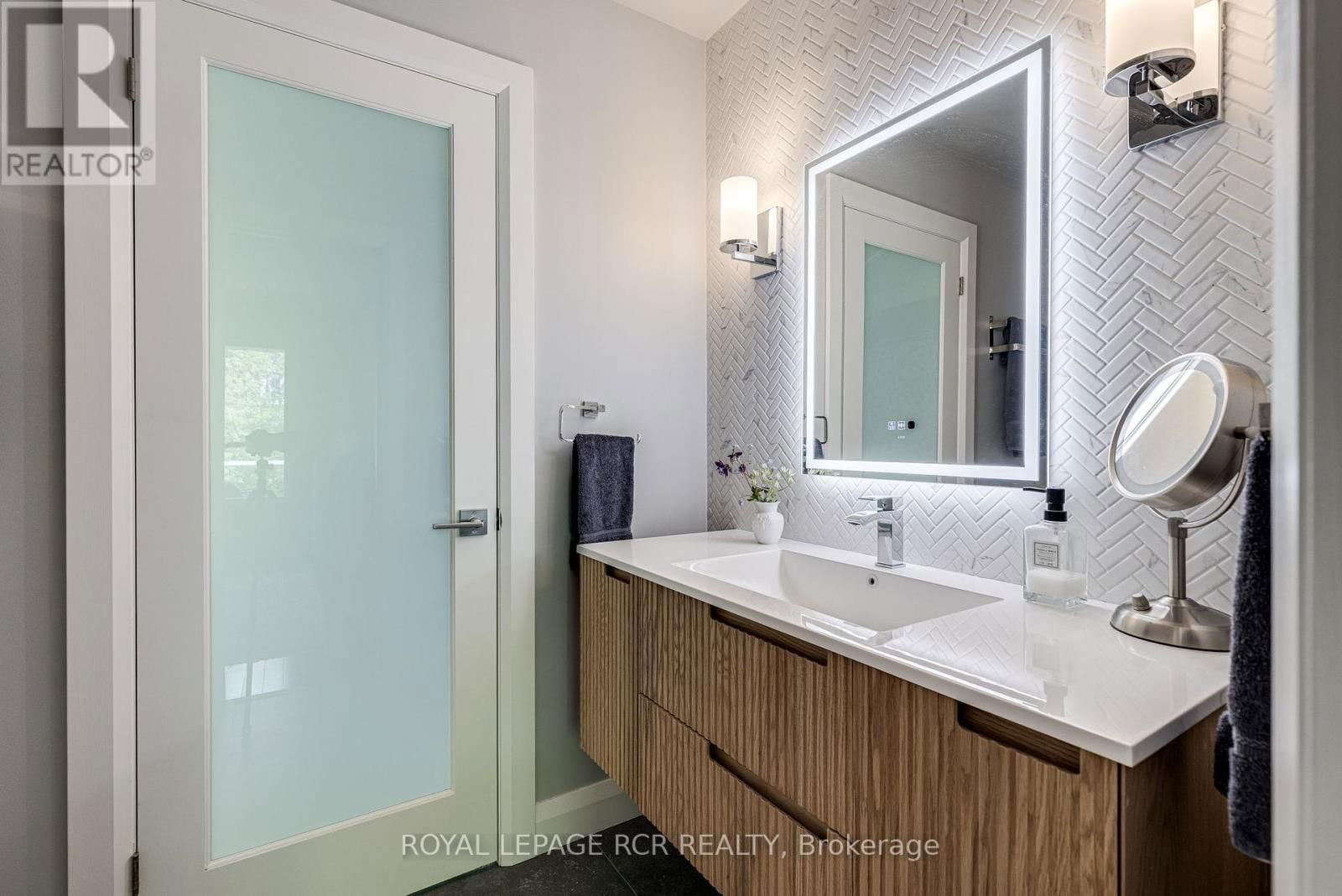 1 LORMIK DRIVE Image 19