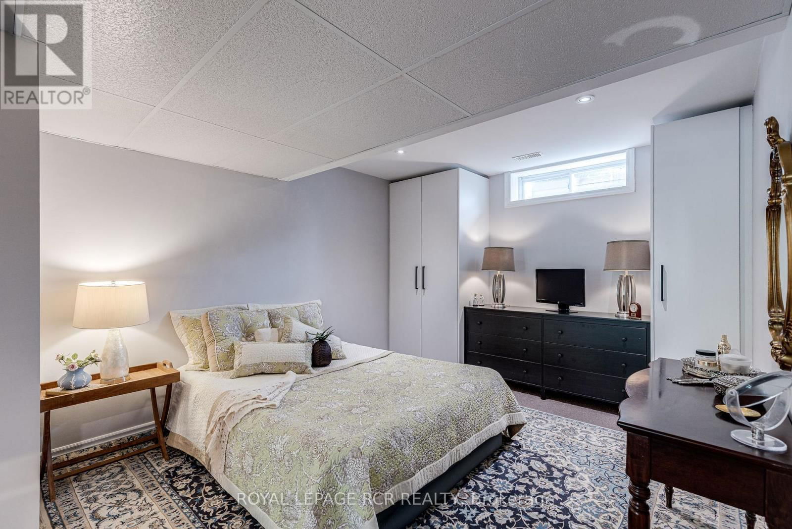 1 LORMIK DRIVE Image 32