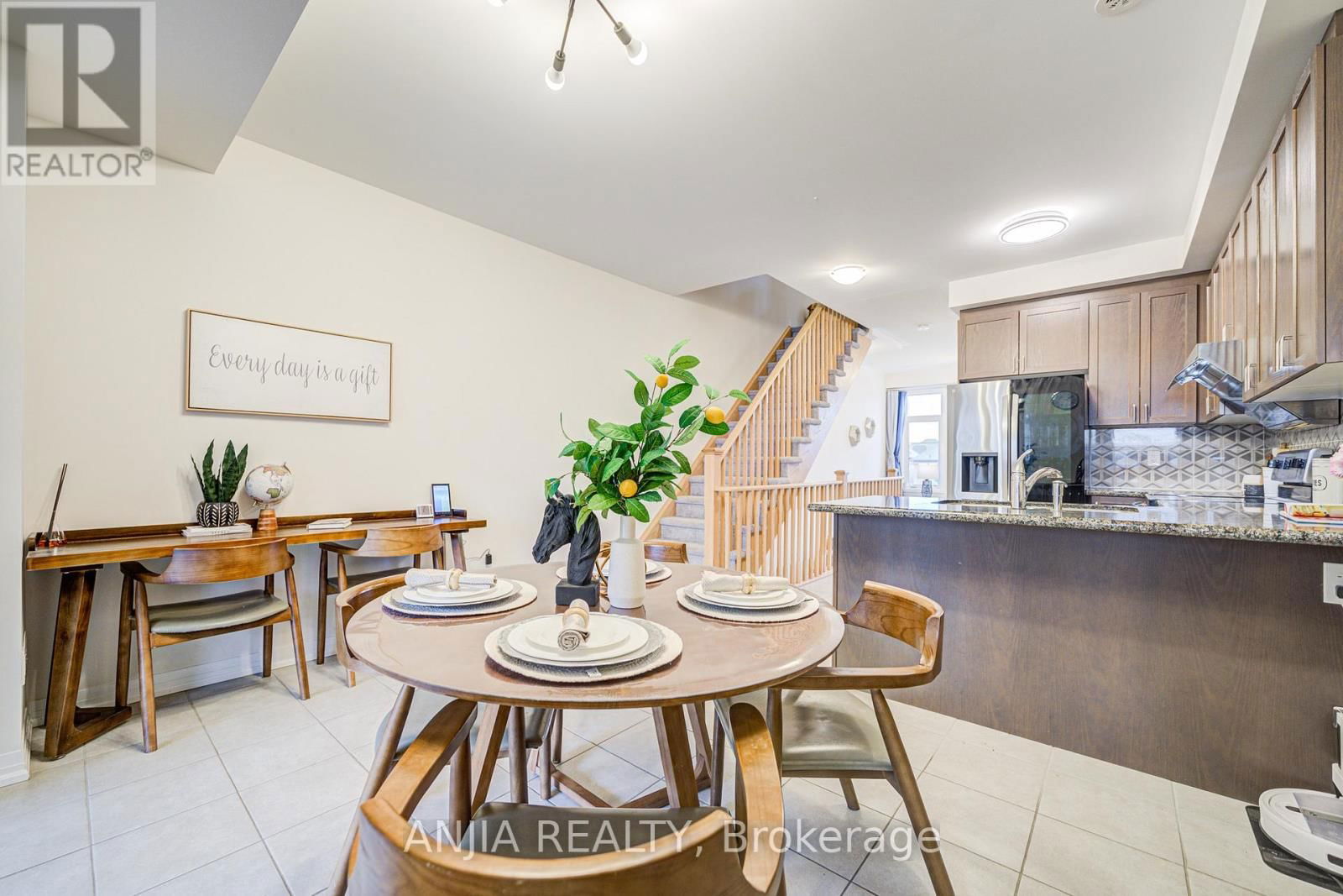 3 CARNEROS WAY Image 27