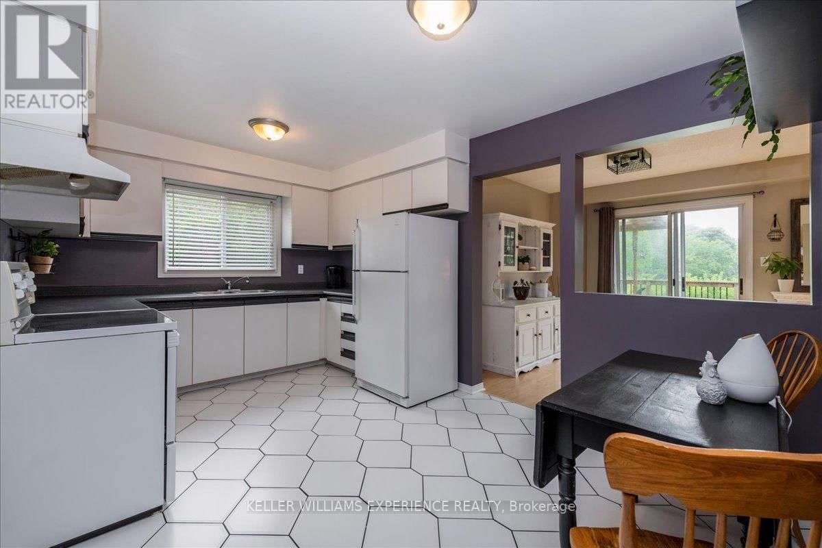 472 HAINES STREET Image 7