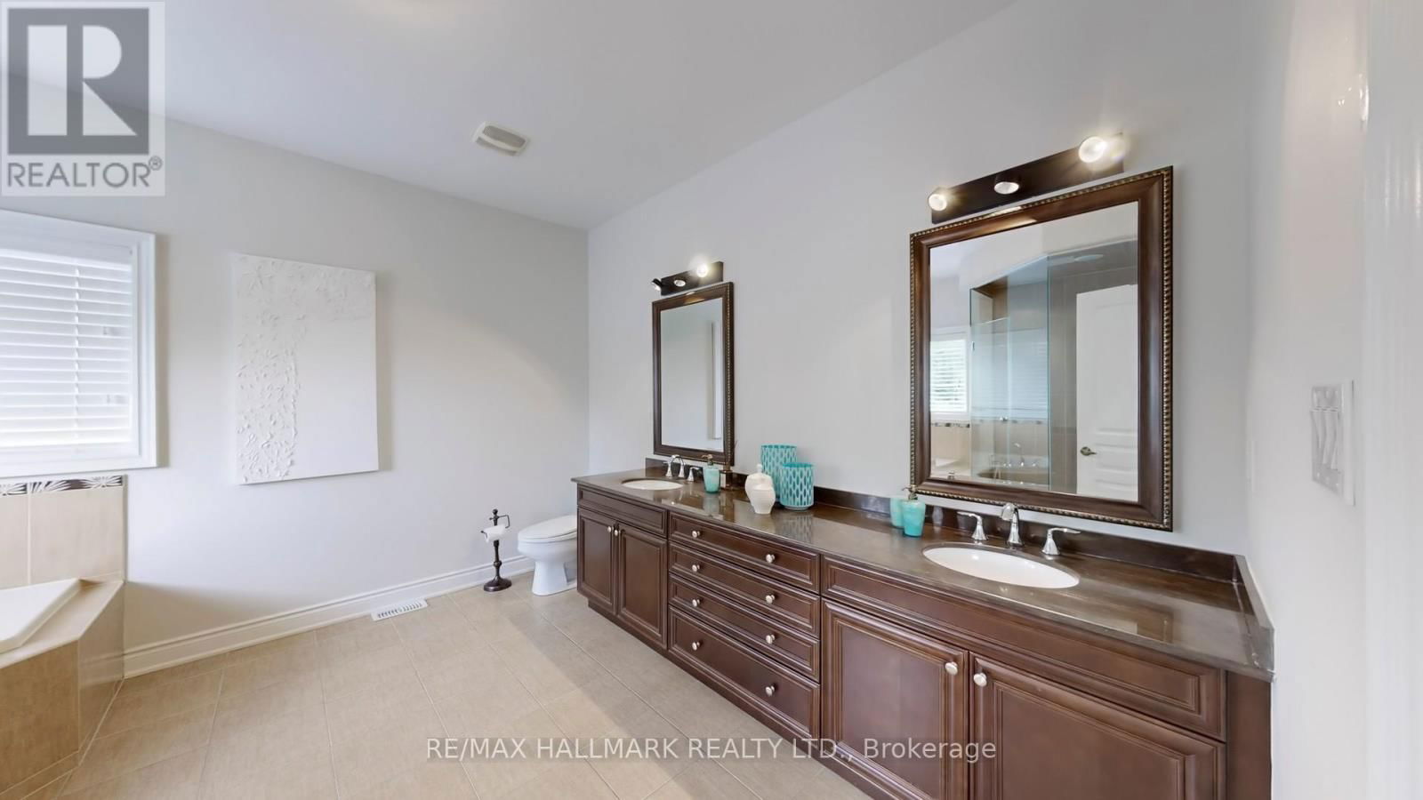 126 SIR STEVENS DRIVE Image 27