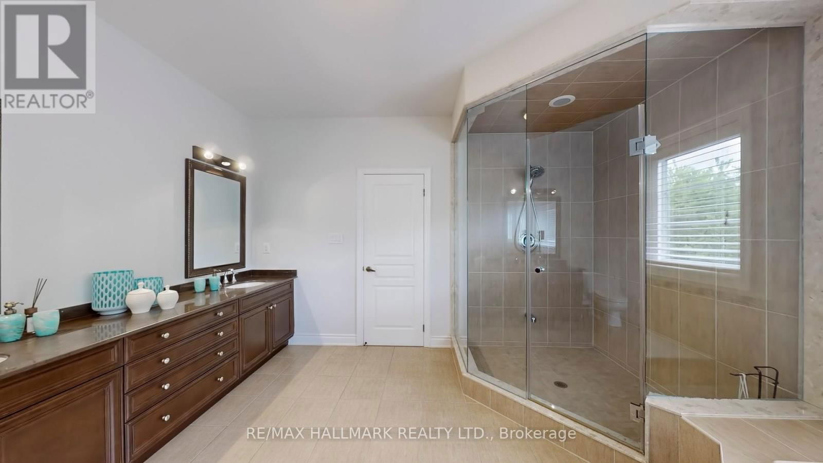 126 SIR STEVENS DRIVE Image 29