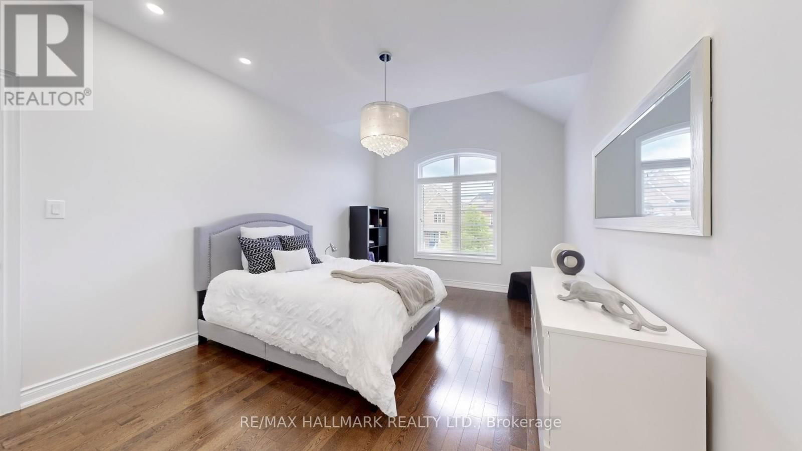 126 SIR STEVENS DRIVE Image 30
