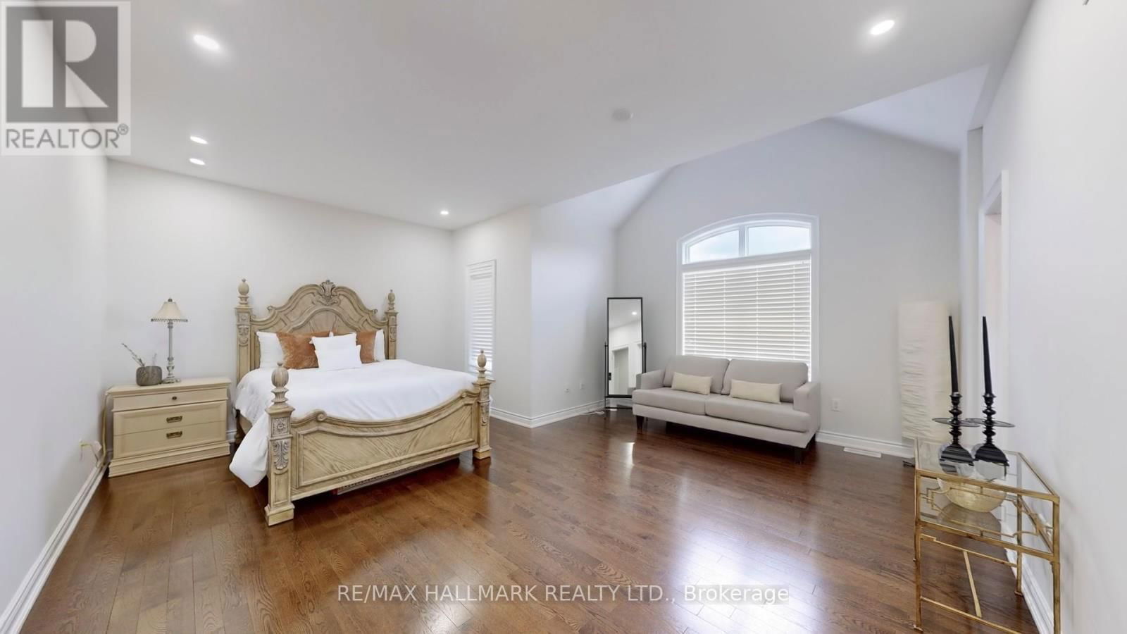 126 SIR STEVENS DRIVE Image 32