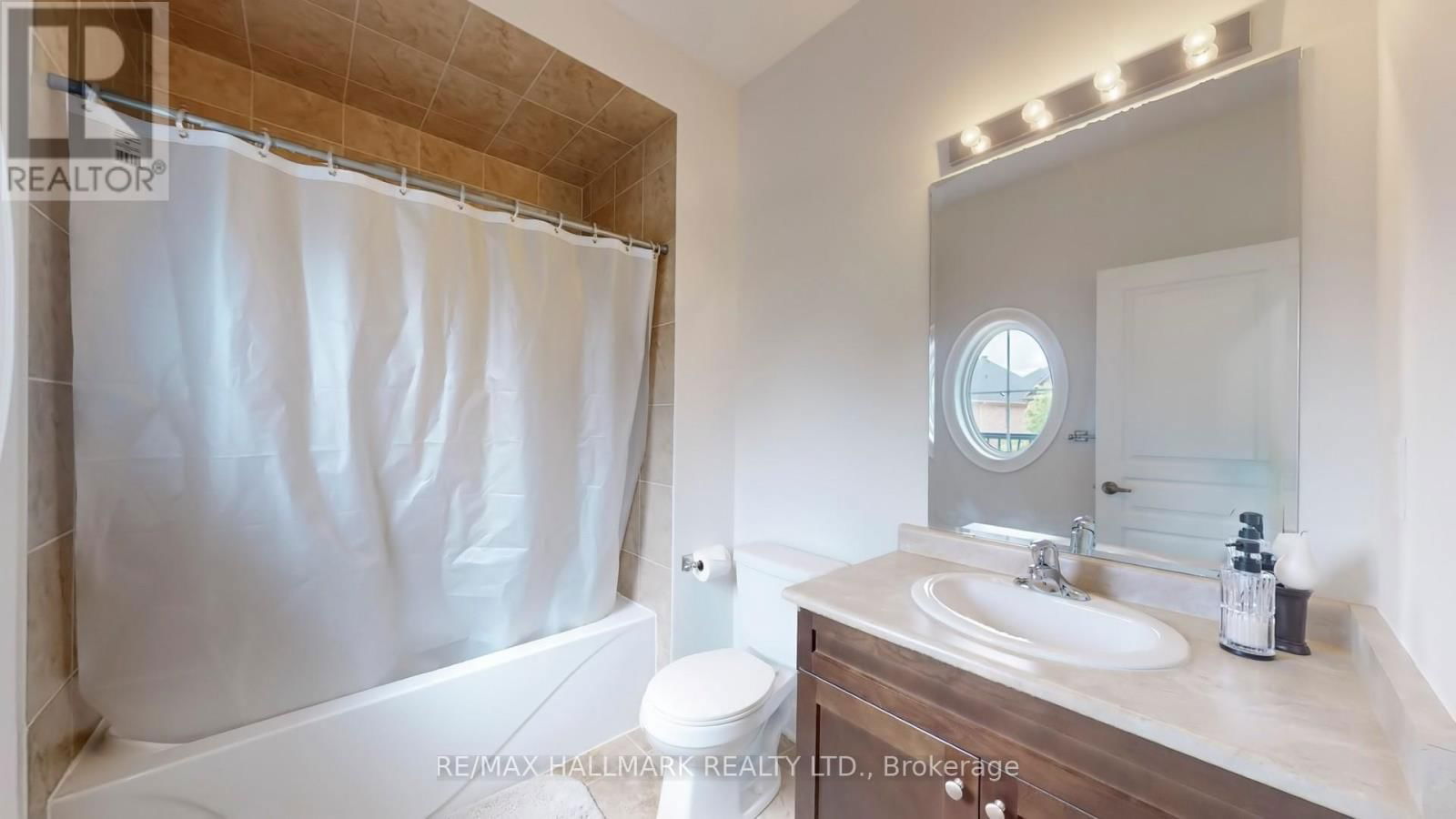 126 SIR STEVENS DRIVE Image 33