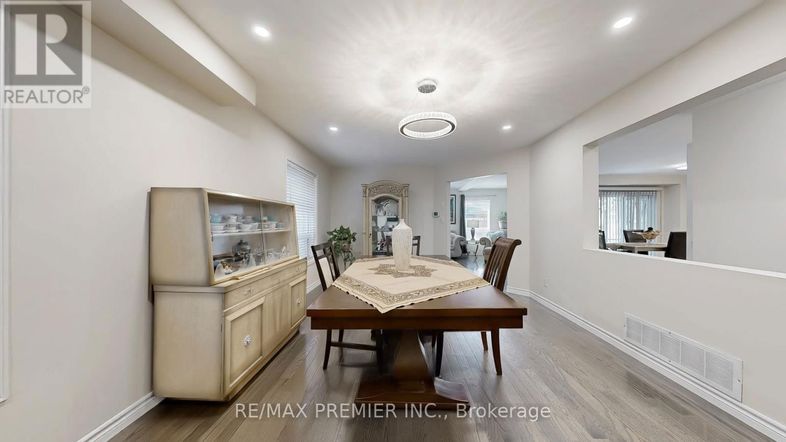 215 DRUMMOND DRIVE Image 16