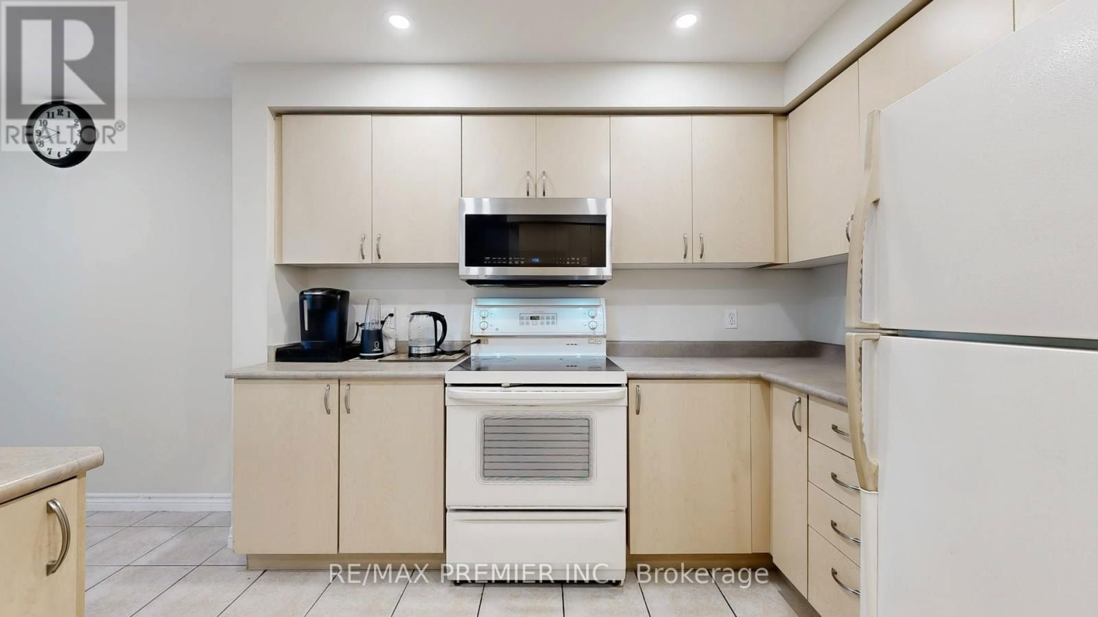 215 DRUMMOND DRIVE Image 17