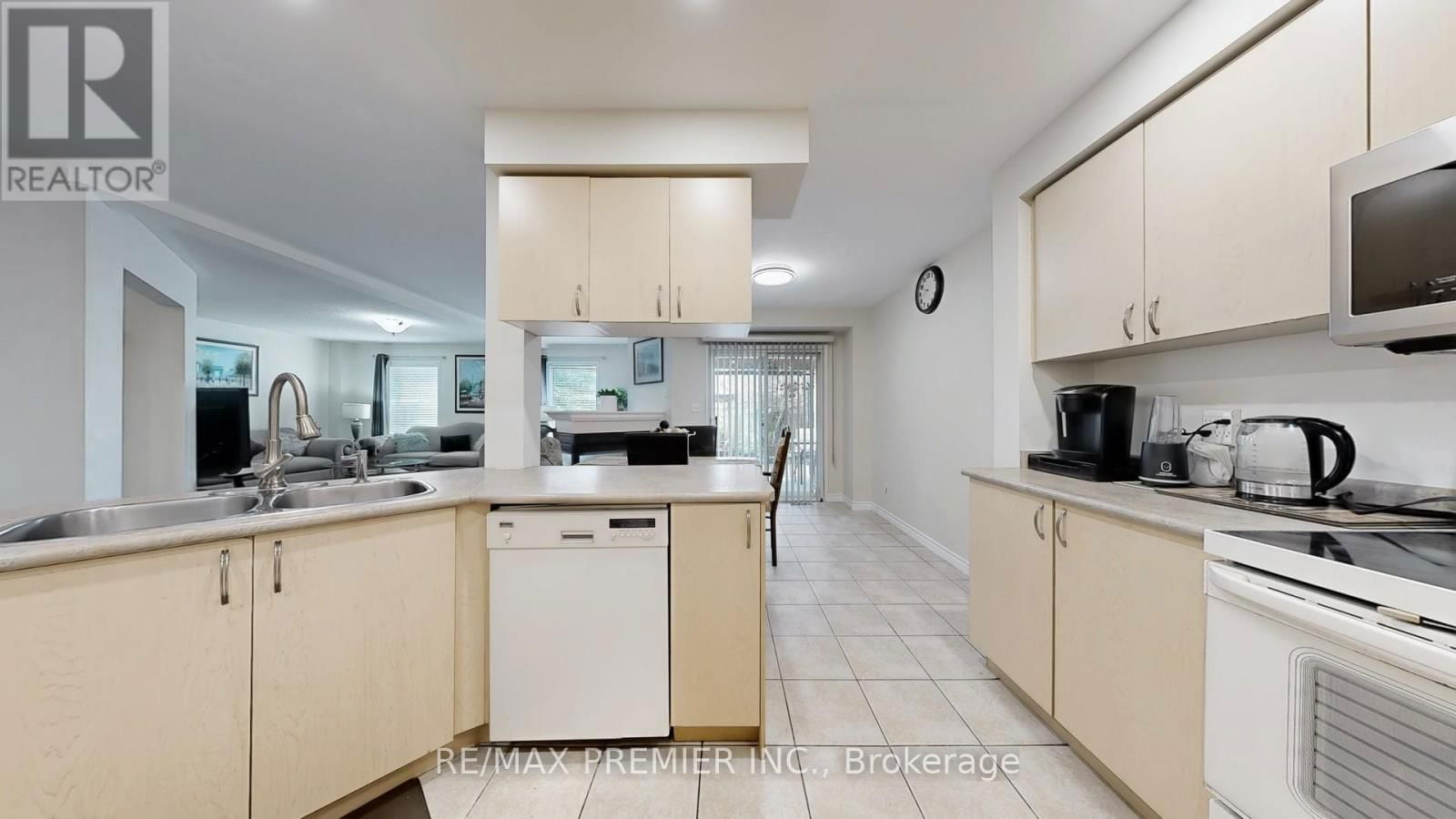 215 DRUMMOND DRIVE Image 18