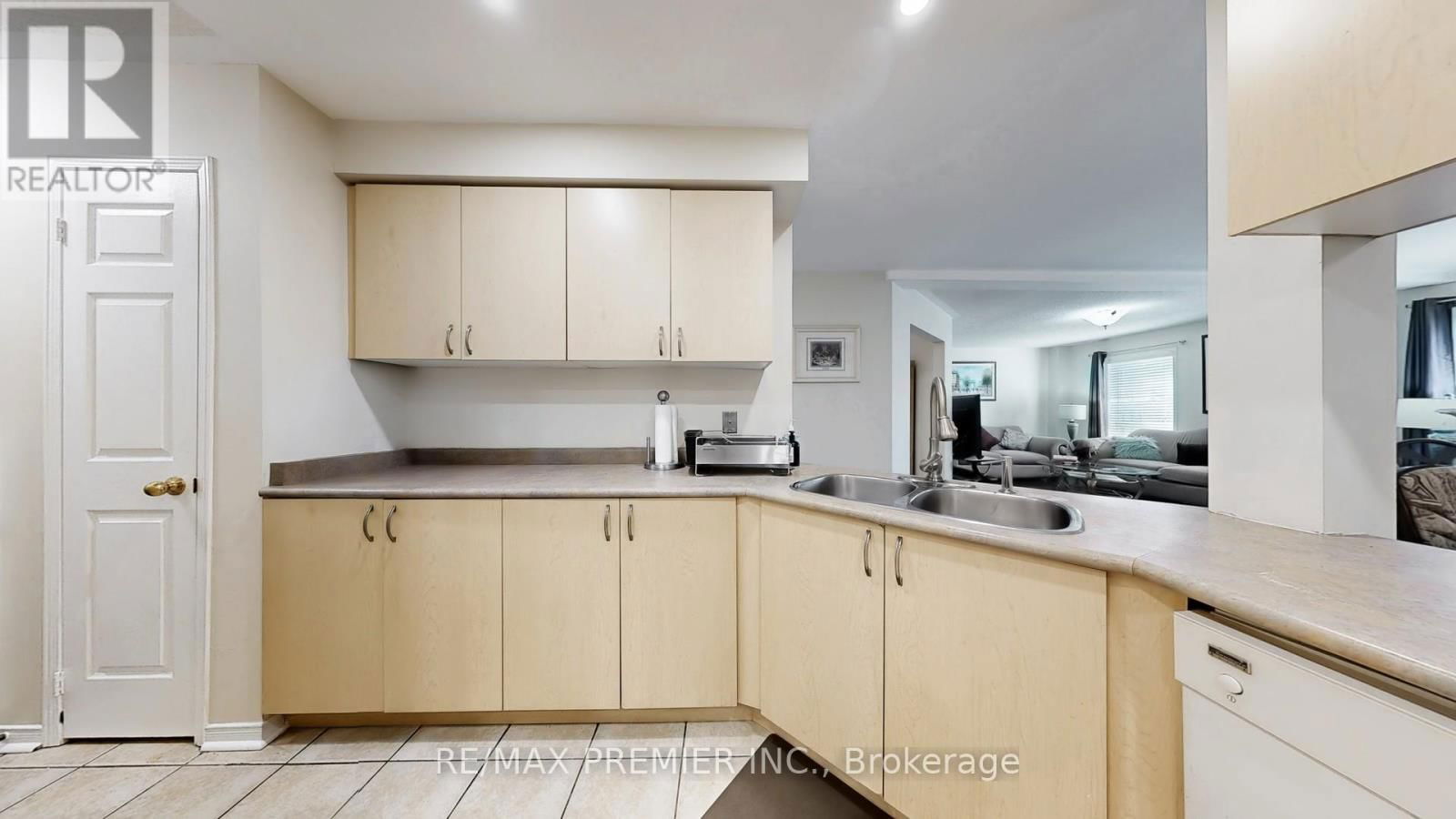 215 DRUMMOND DRIVE Image 19