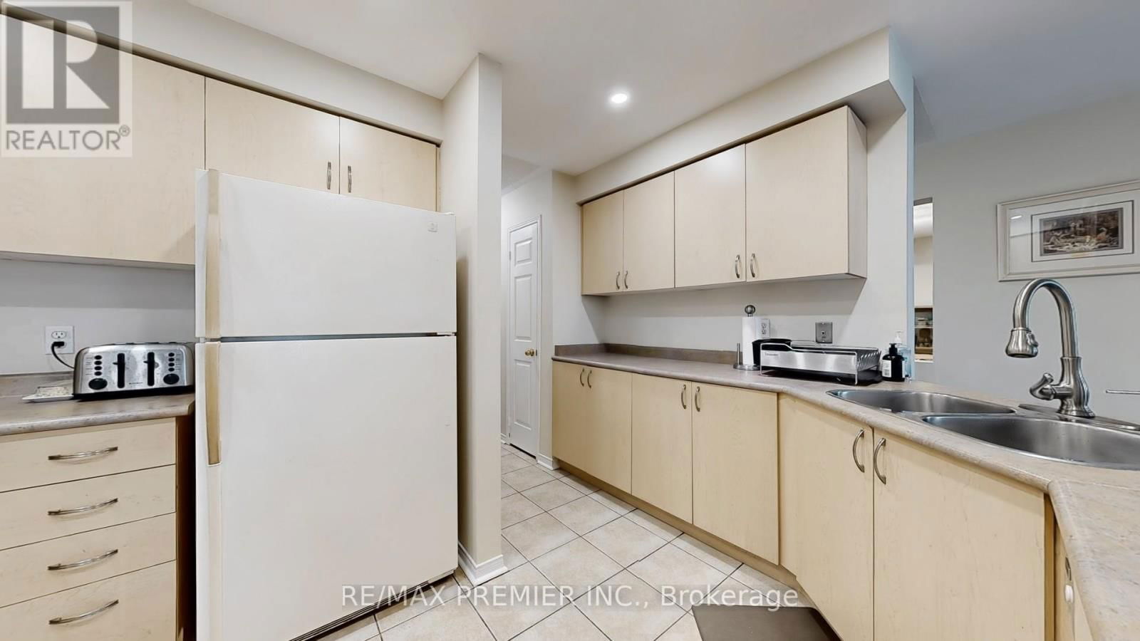 215 DRUMMOND DRIVE Image 20