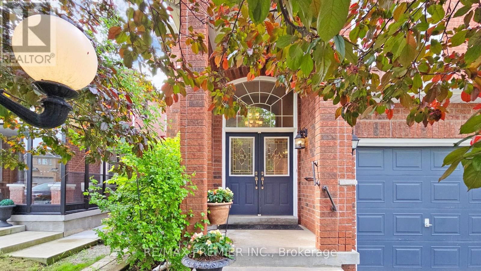 215 DRUMMOND DRIVE Image 3