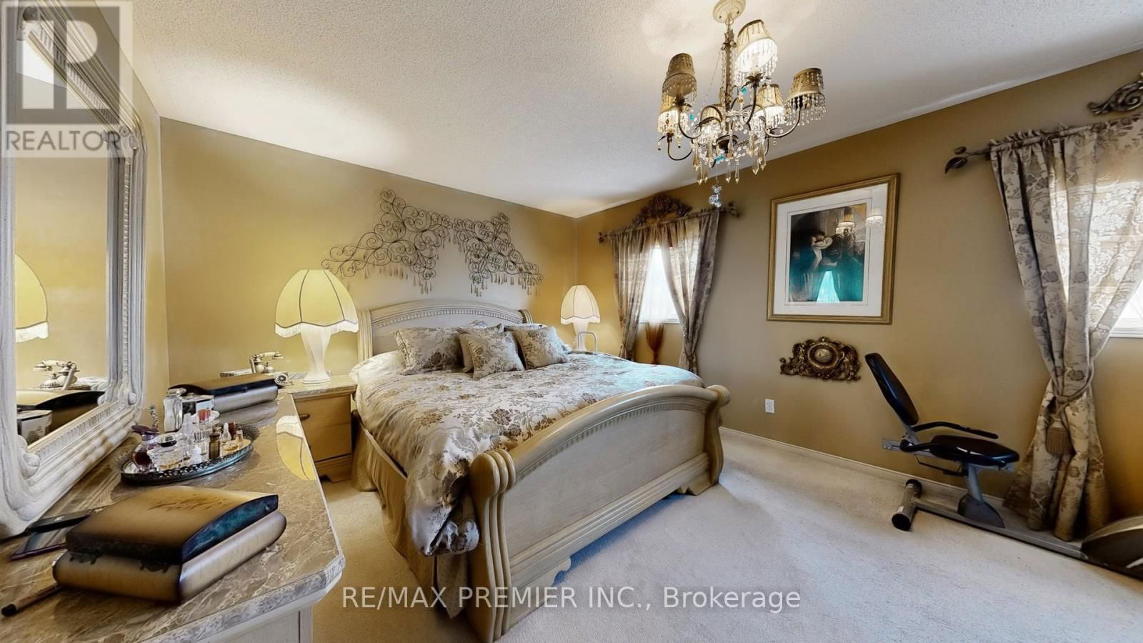 215 DRUMMOND DRIVE Image 30