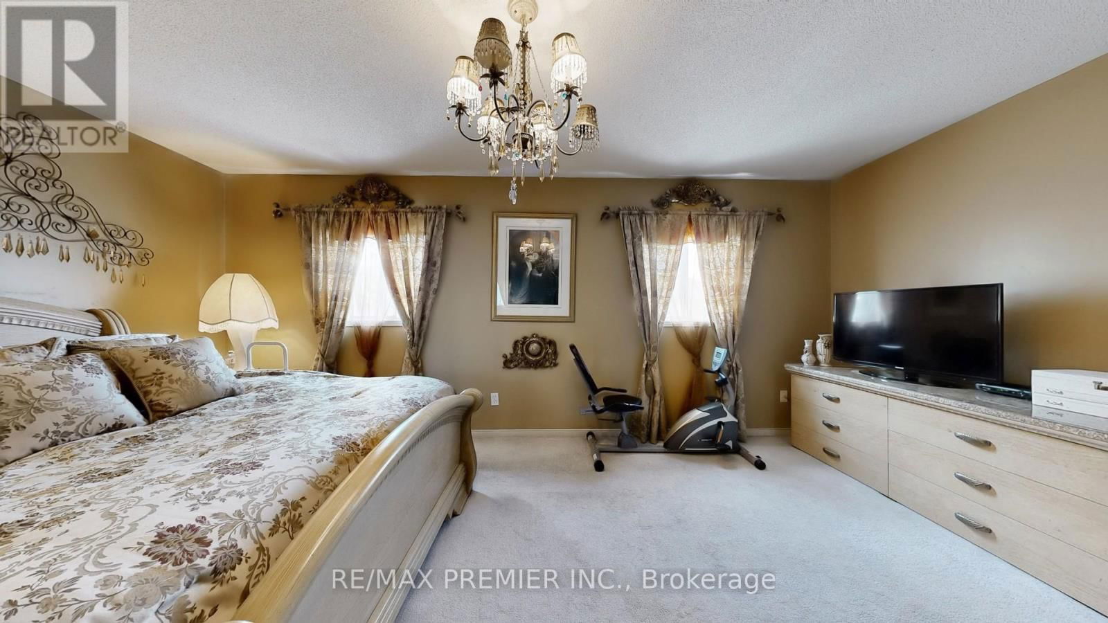 215 DRUMMOND DRIVE Image 31