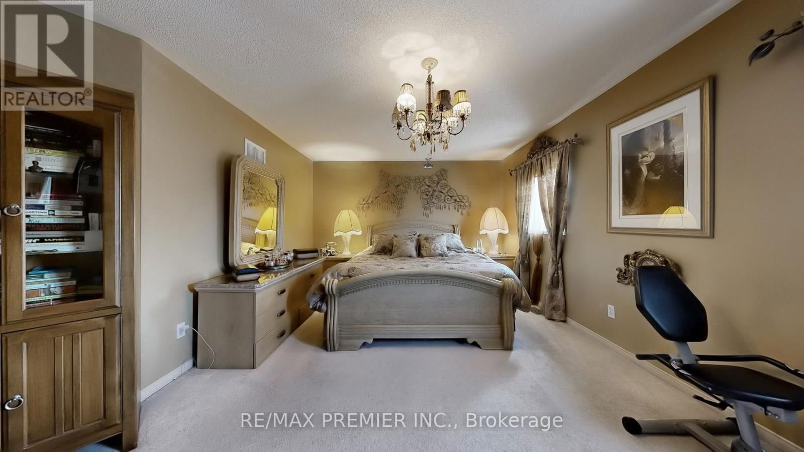 215 DRUMMOND DRIVE Image 32