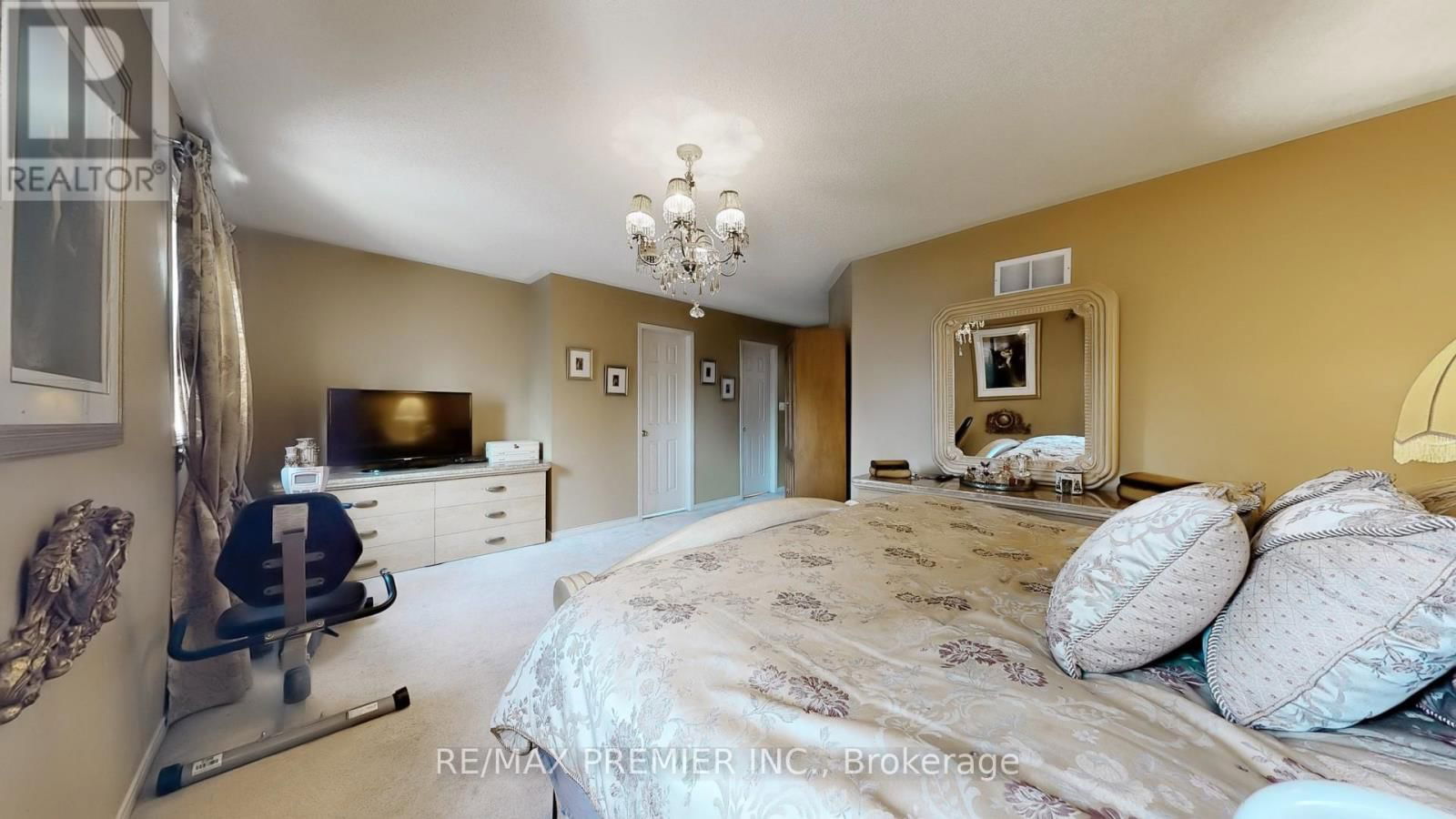 215 DRUMMOND DRIVE Image 33