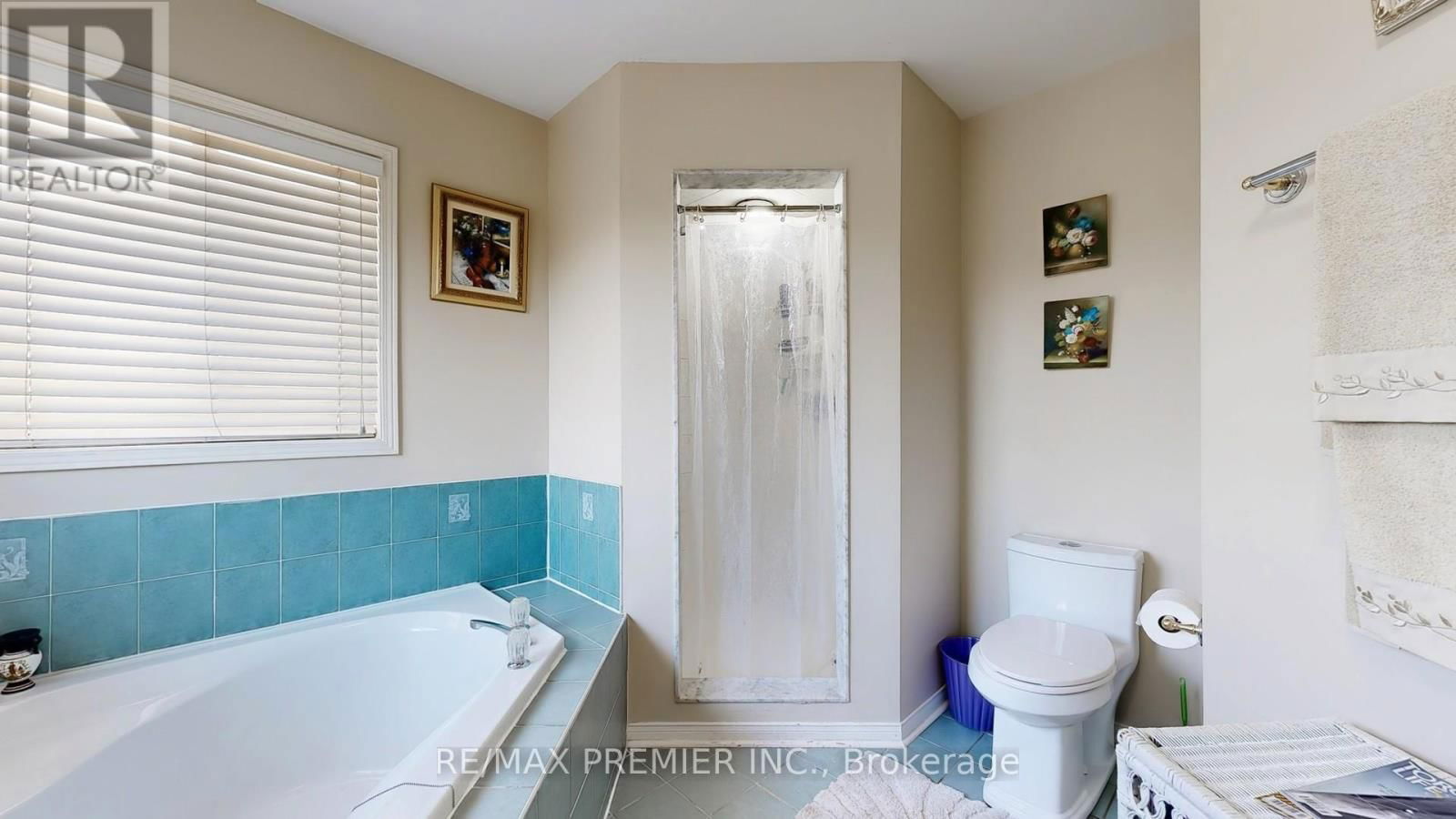 215 DRUMMOND DRIVE Image 36