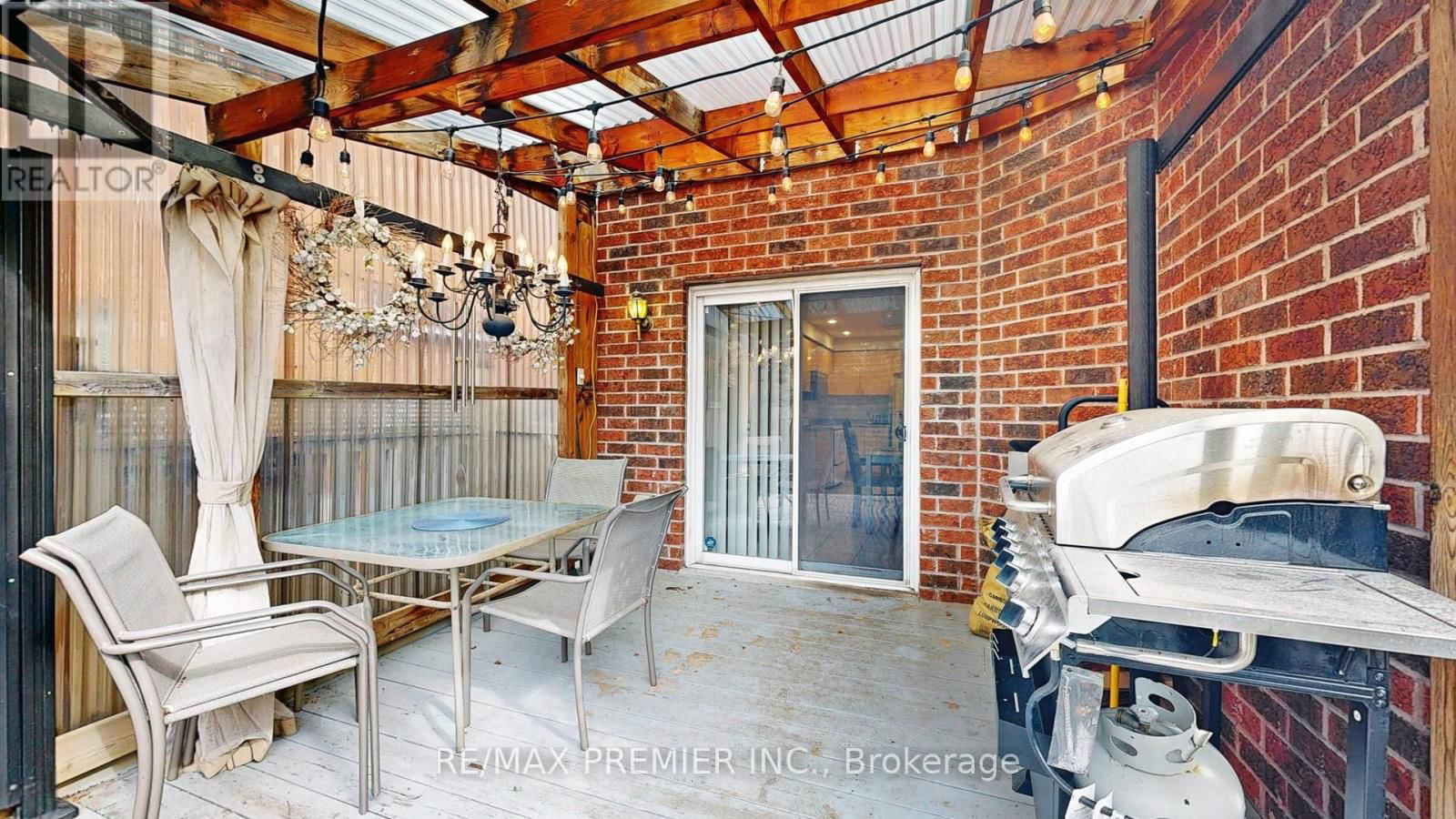 215 DRUMMOND DRIVE Image 43