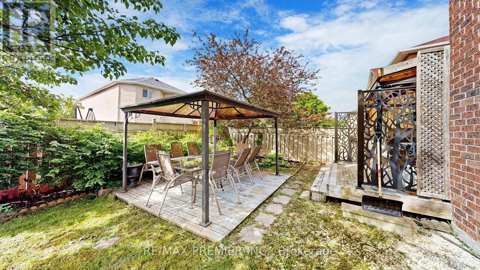 215 DRUMMOND DRIVE Image 44