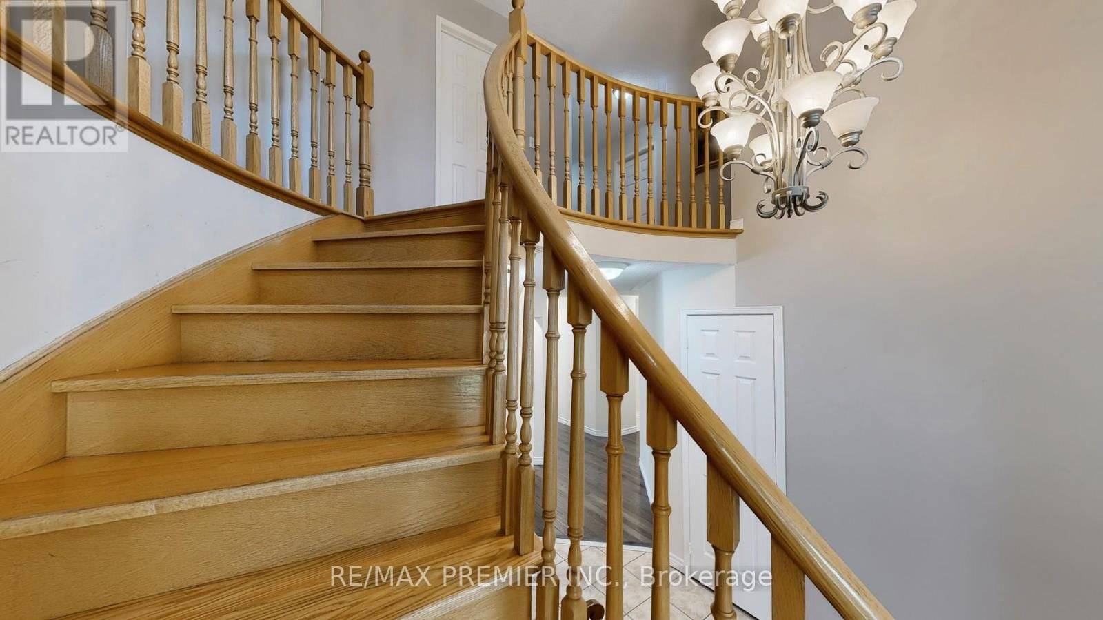 215 DRUMMOND DRIVE Image 8