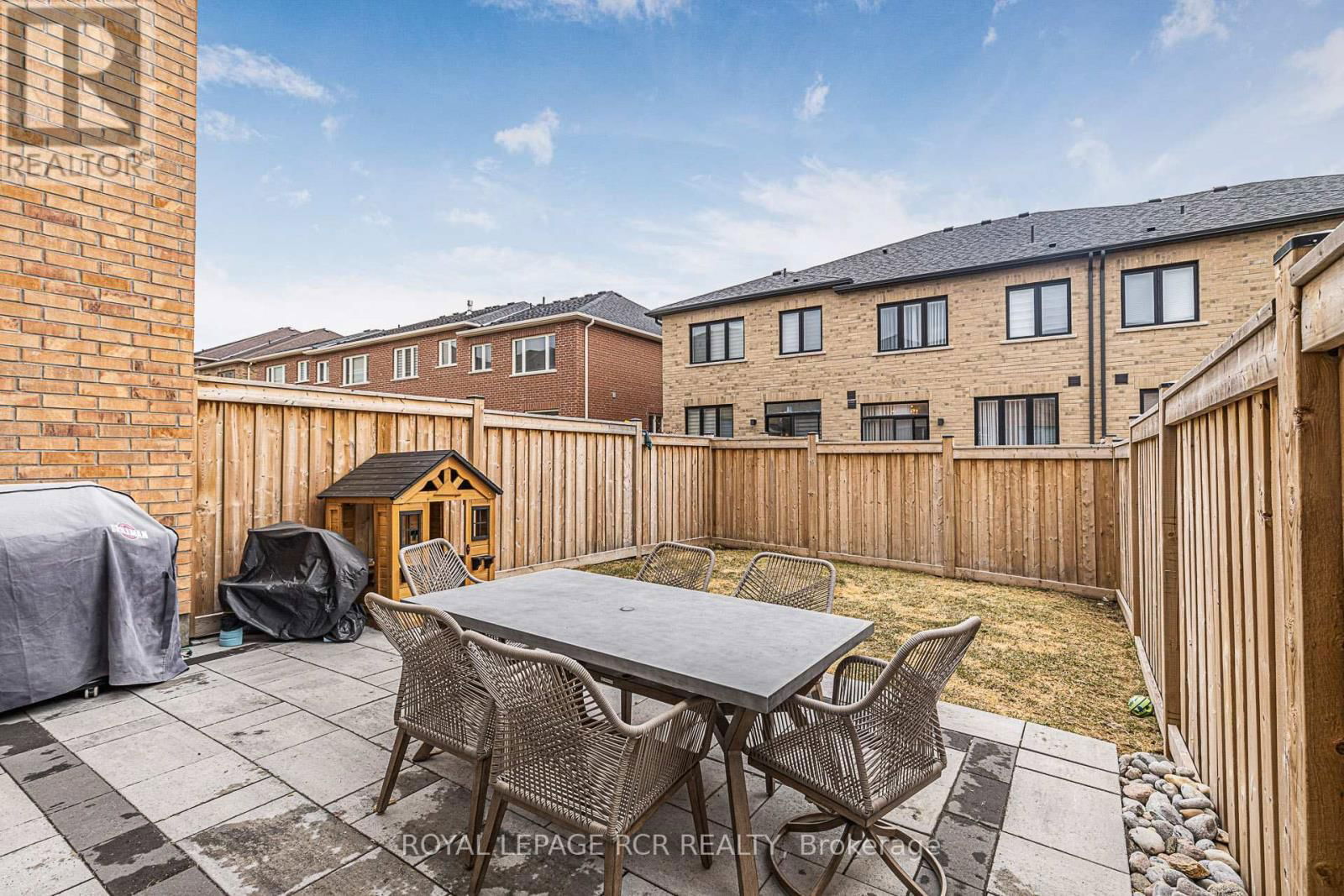 37 MARKVIEW ROAD Image 24