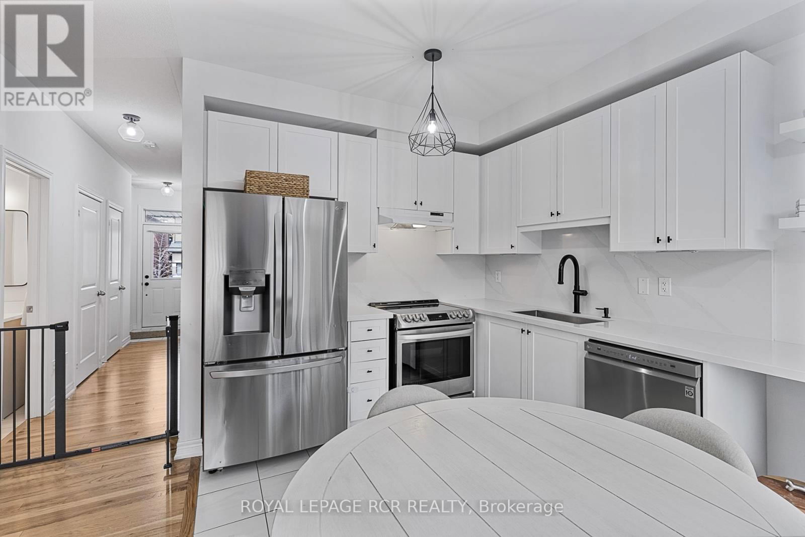 37 MARKVIEW ROAD Image 7