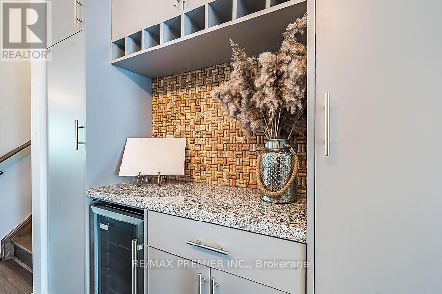 77 SYDNEY CIRCLE Image 15