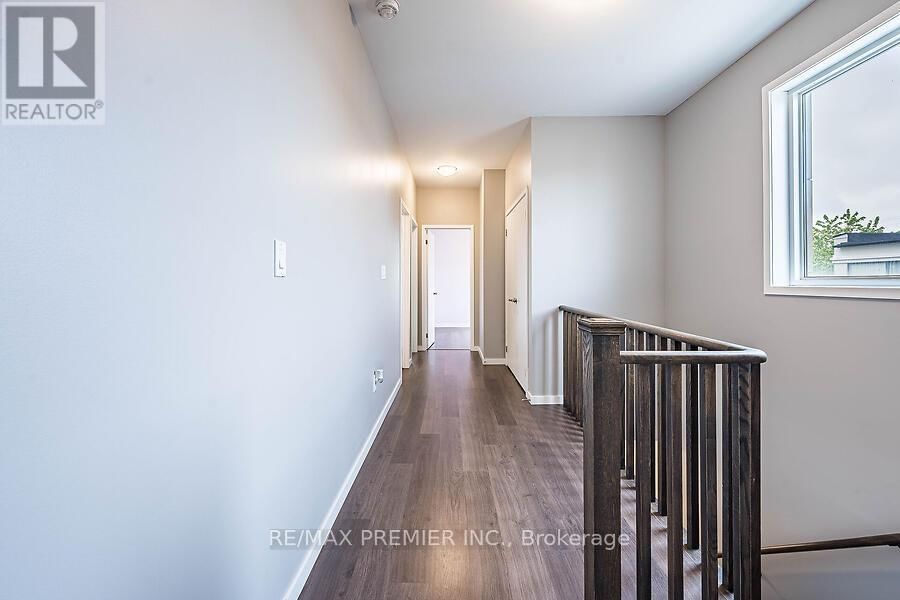 77 SYDNEY CIRCLE Image 25