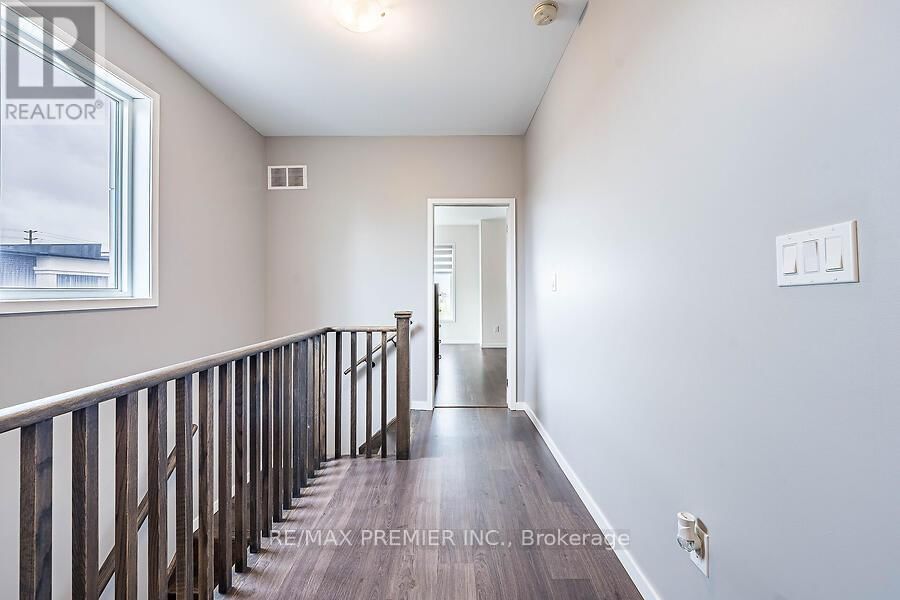 77 SYDNEY CIRCLE Image 26