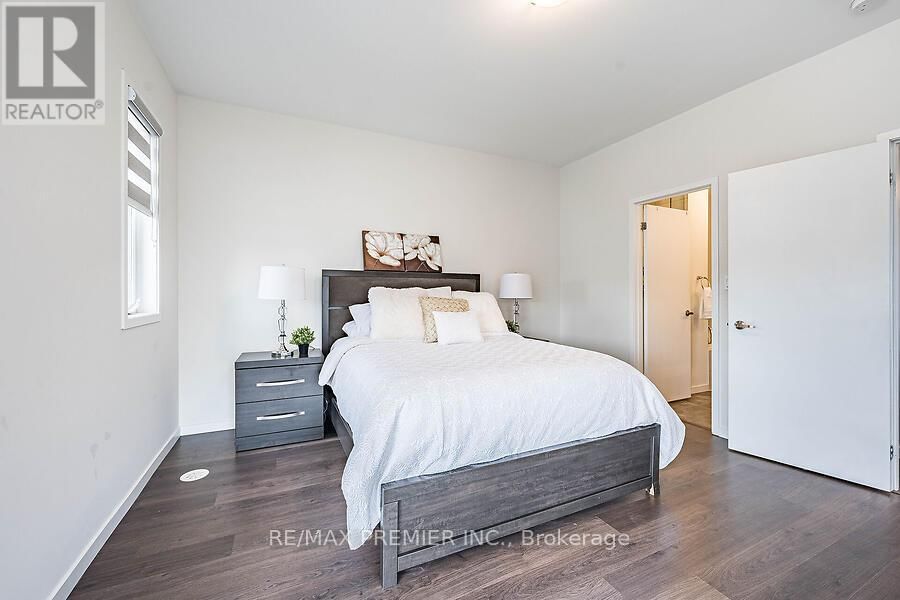 77 SYDNEY CIRCLE Image 27