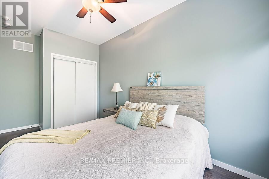 77 SYDNEY CIRCLE Image 35
