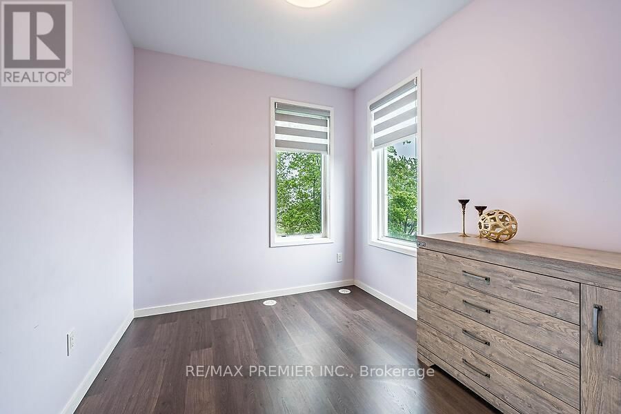 77 SYDNEY CIRCLE Image 36