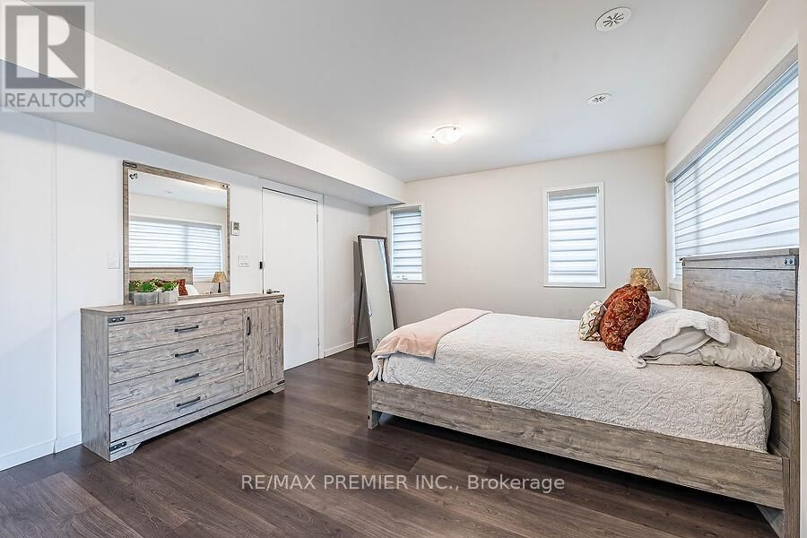 77 SYDNEY CIRCLE Image 44