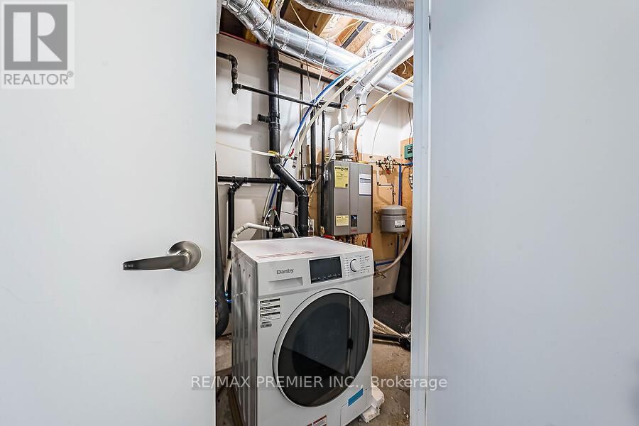 77 SYDNEY CIRCLE Image 46
