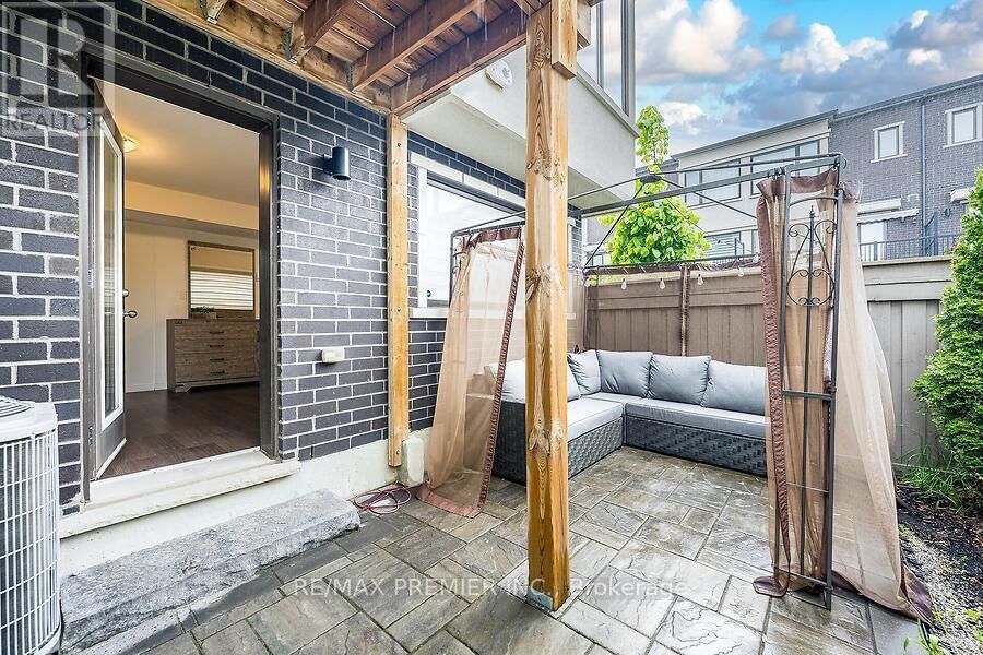 77 SYDNEY CIRCLE Image 48