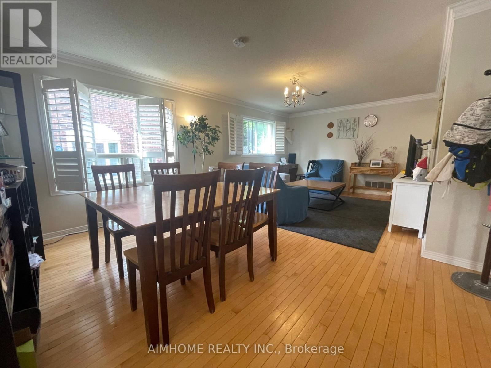 61 SPRINGFIELD WAY Image 2