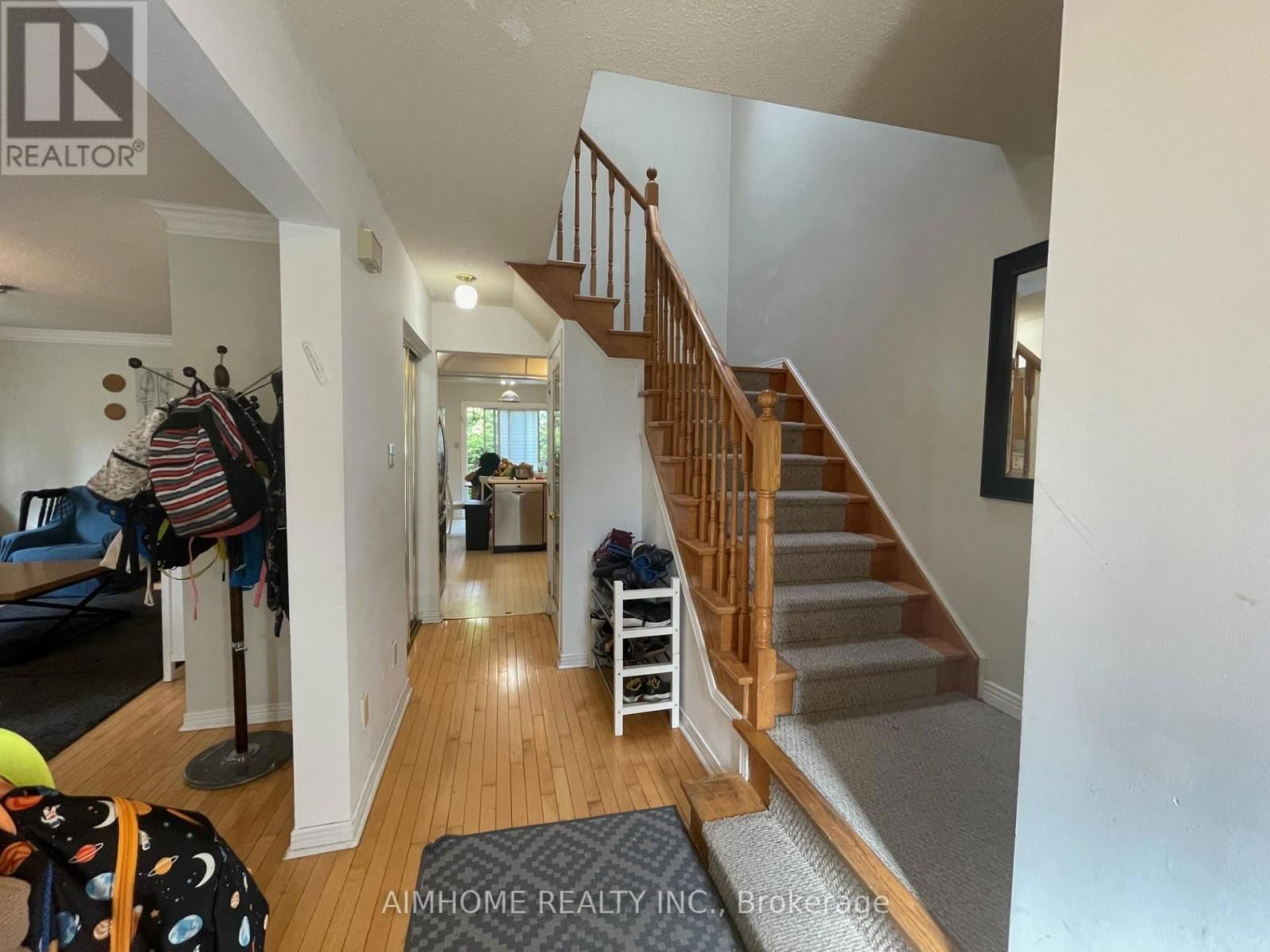 61 SPRINGFIELD WAY Image 9