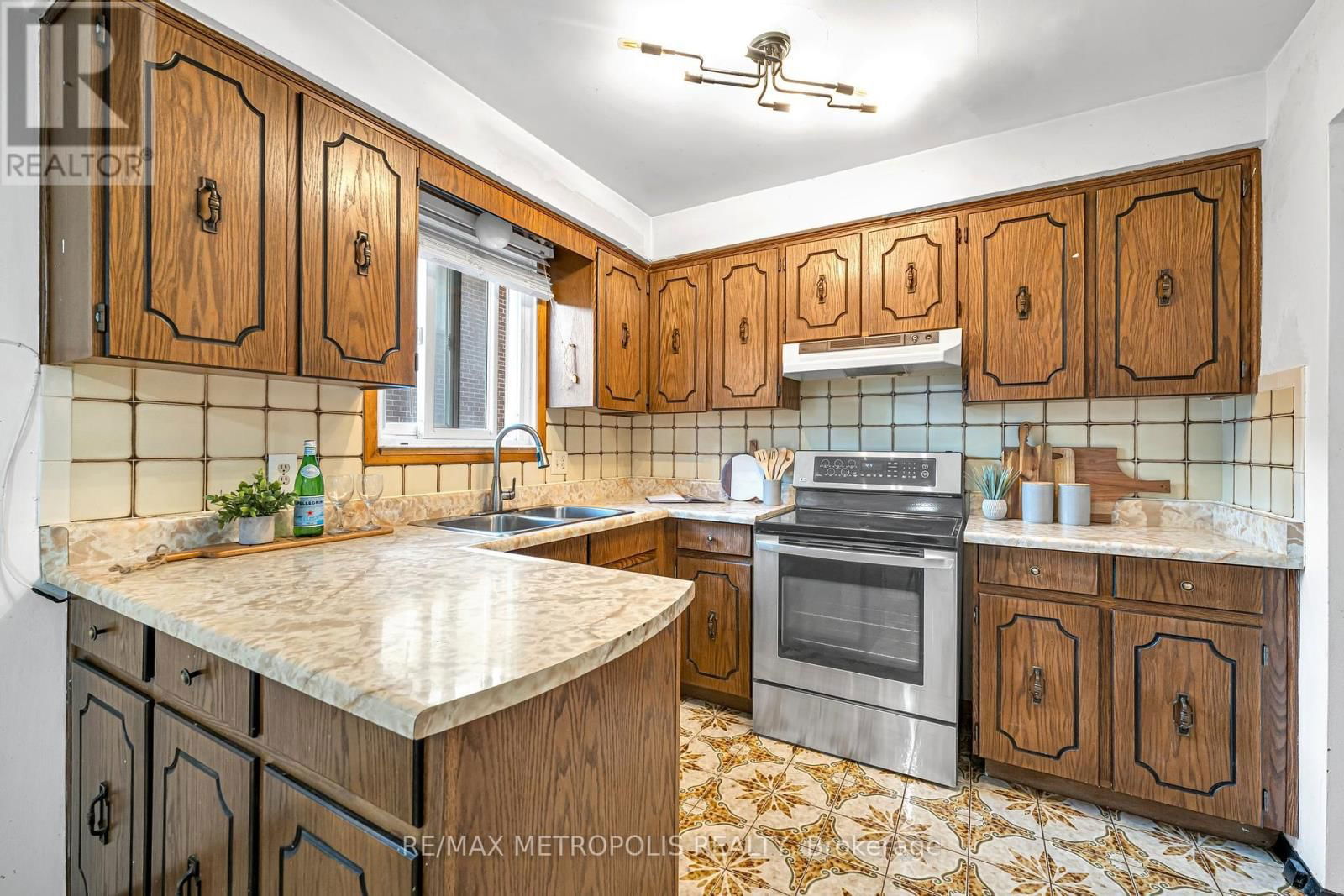 119 ALBANY DRIVE Image 13