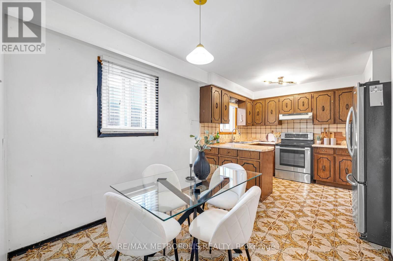 119 ALBANY DRIVE Image 14