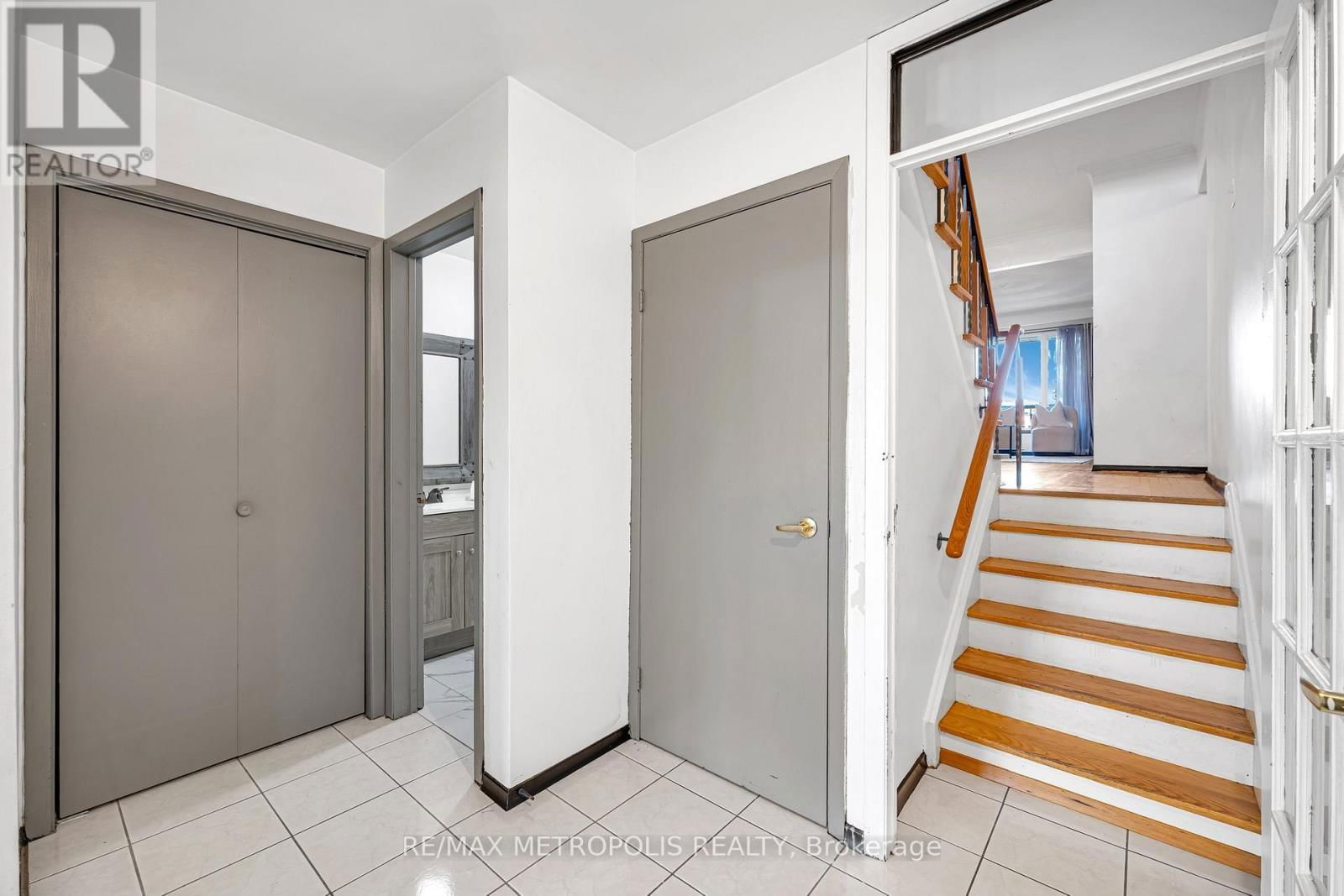 119 ALBANY DRIVE Image 15