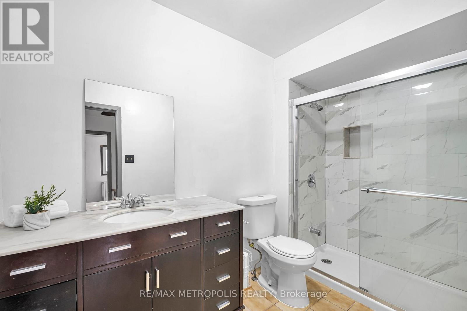 119 ALBANY DRIVE Image 25
