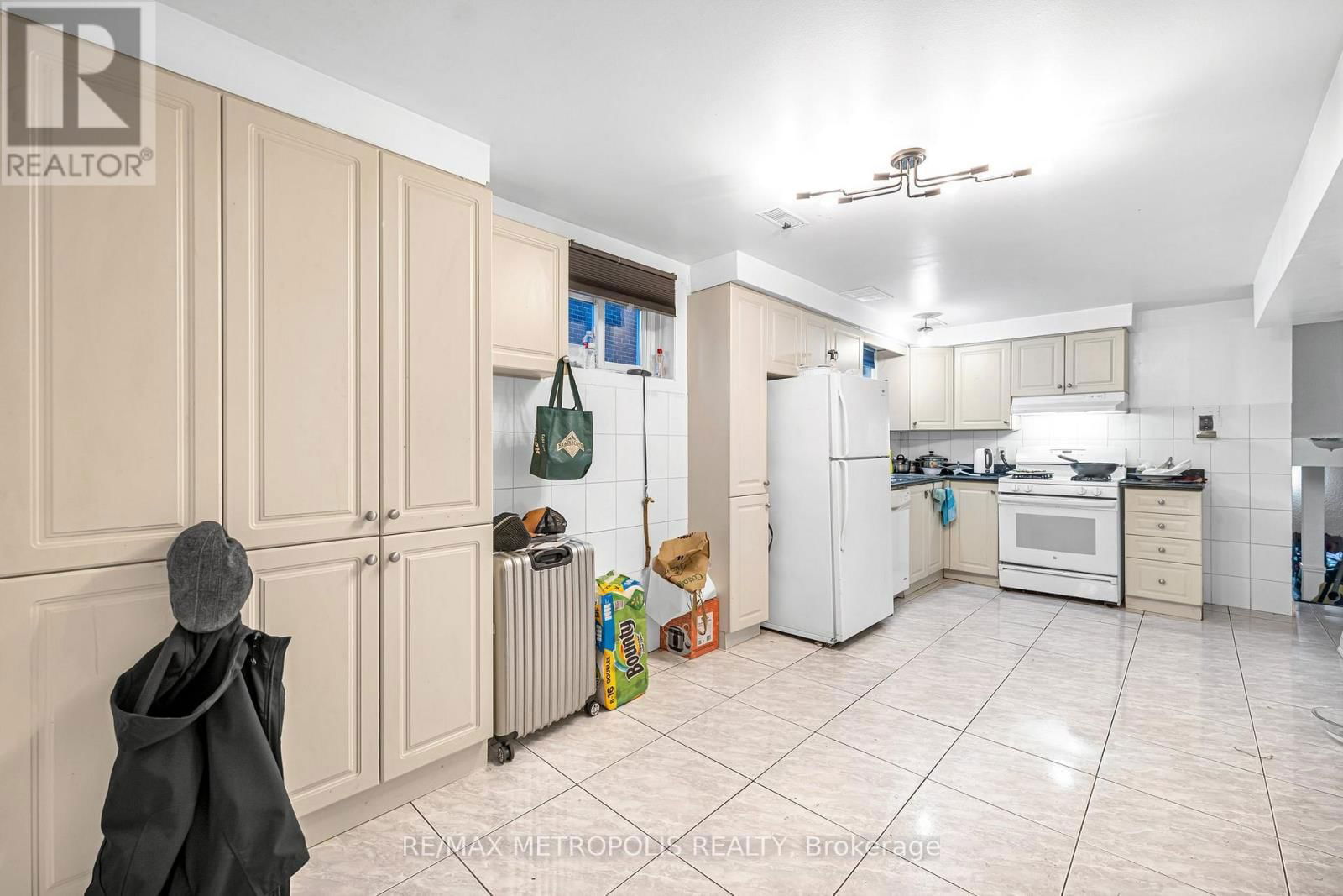 119 ALBANY DRIVE Image 28