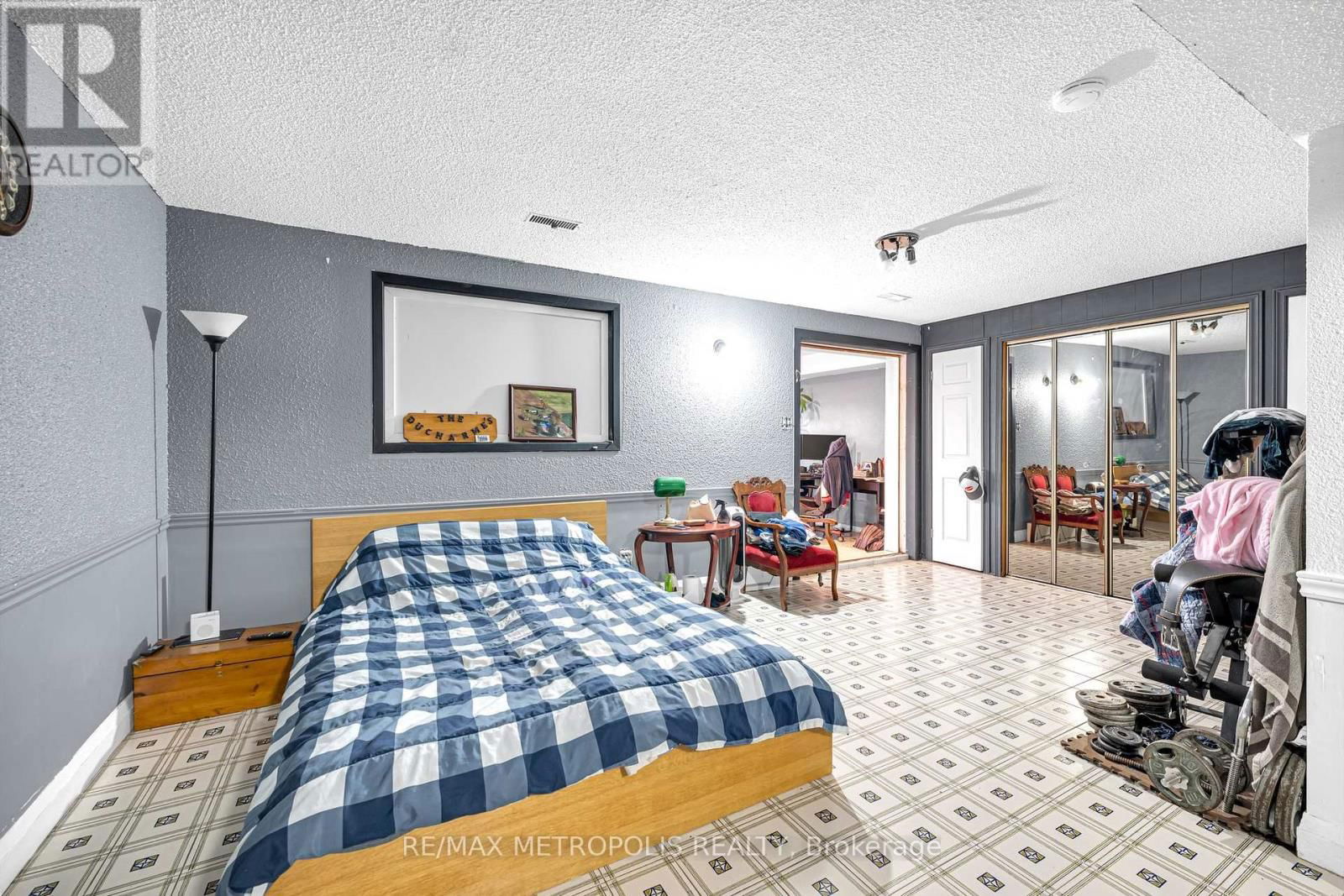 119 ALBANY DRIVE Image 29