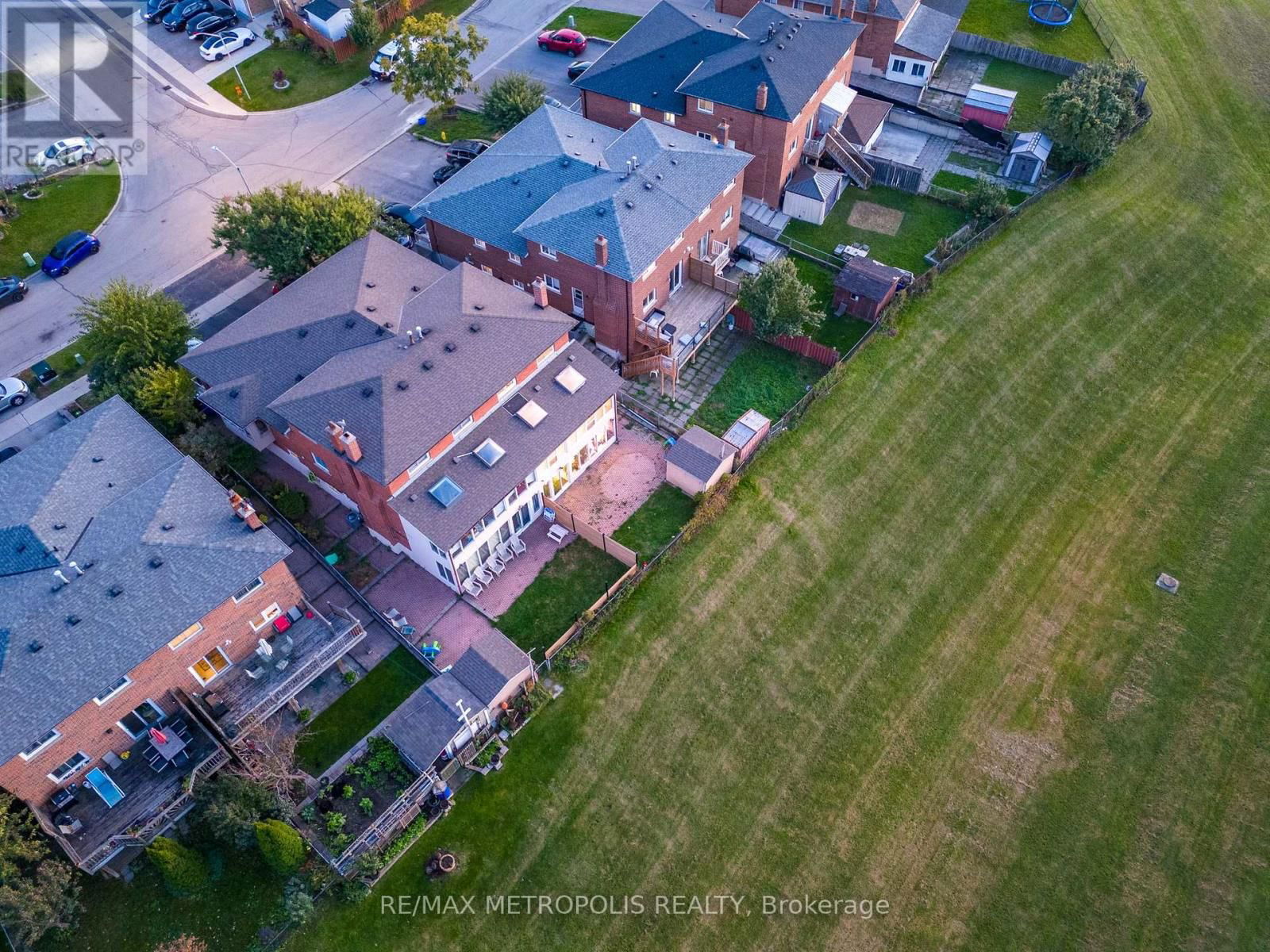 119 ALBANY DRIVE Image 34