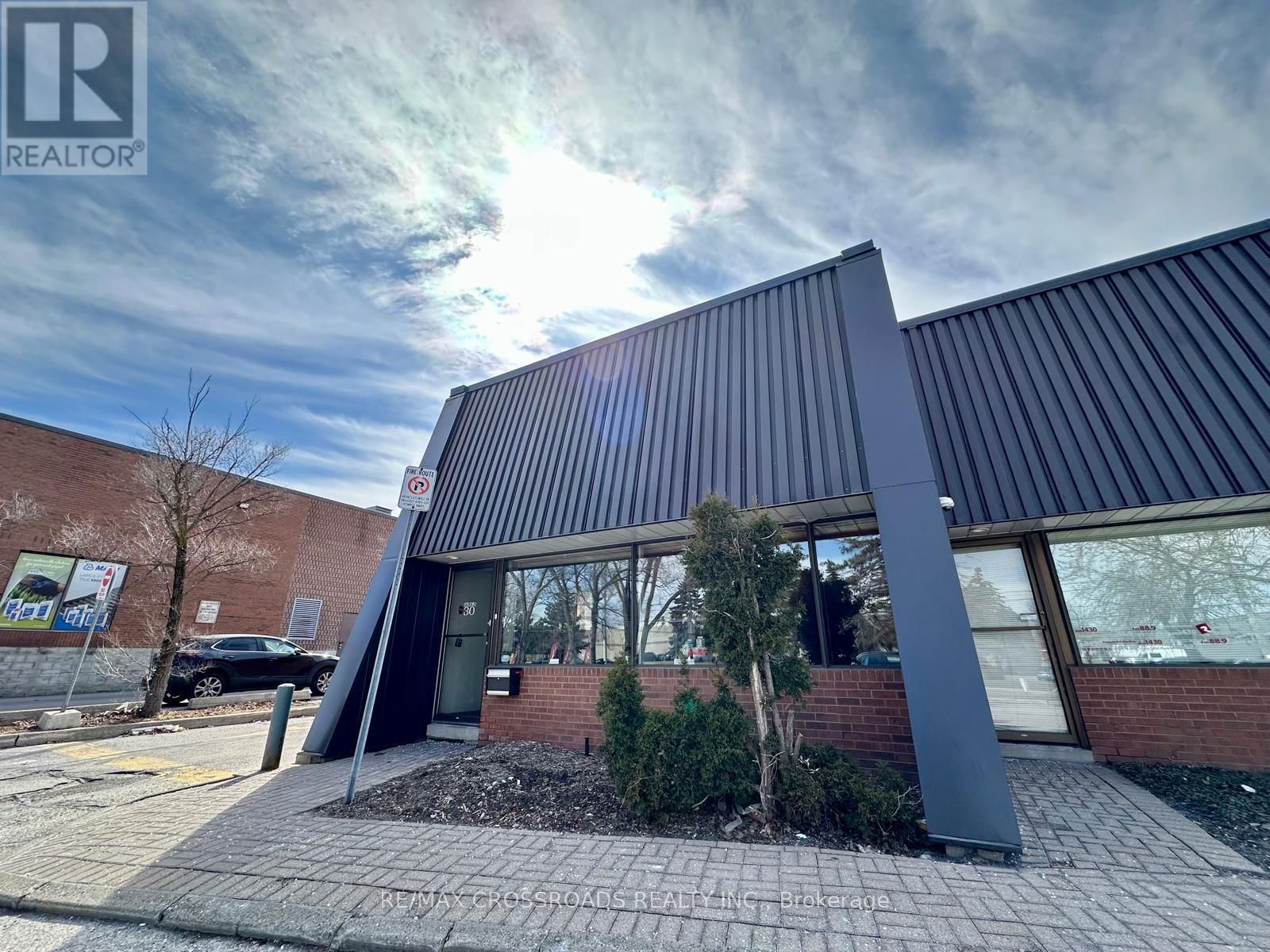 30 - 151 ESNA PARK DRIVE Image 1