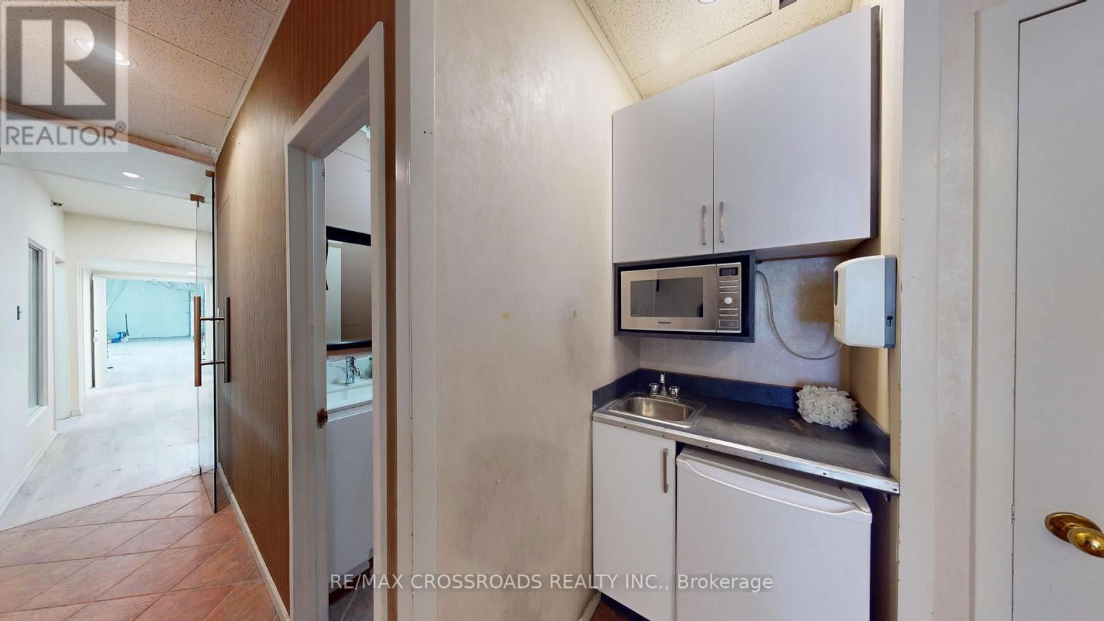 30 - 151 ESNA PARK DRIVE Image 12